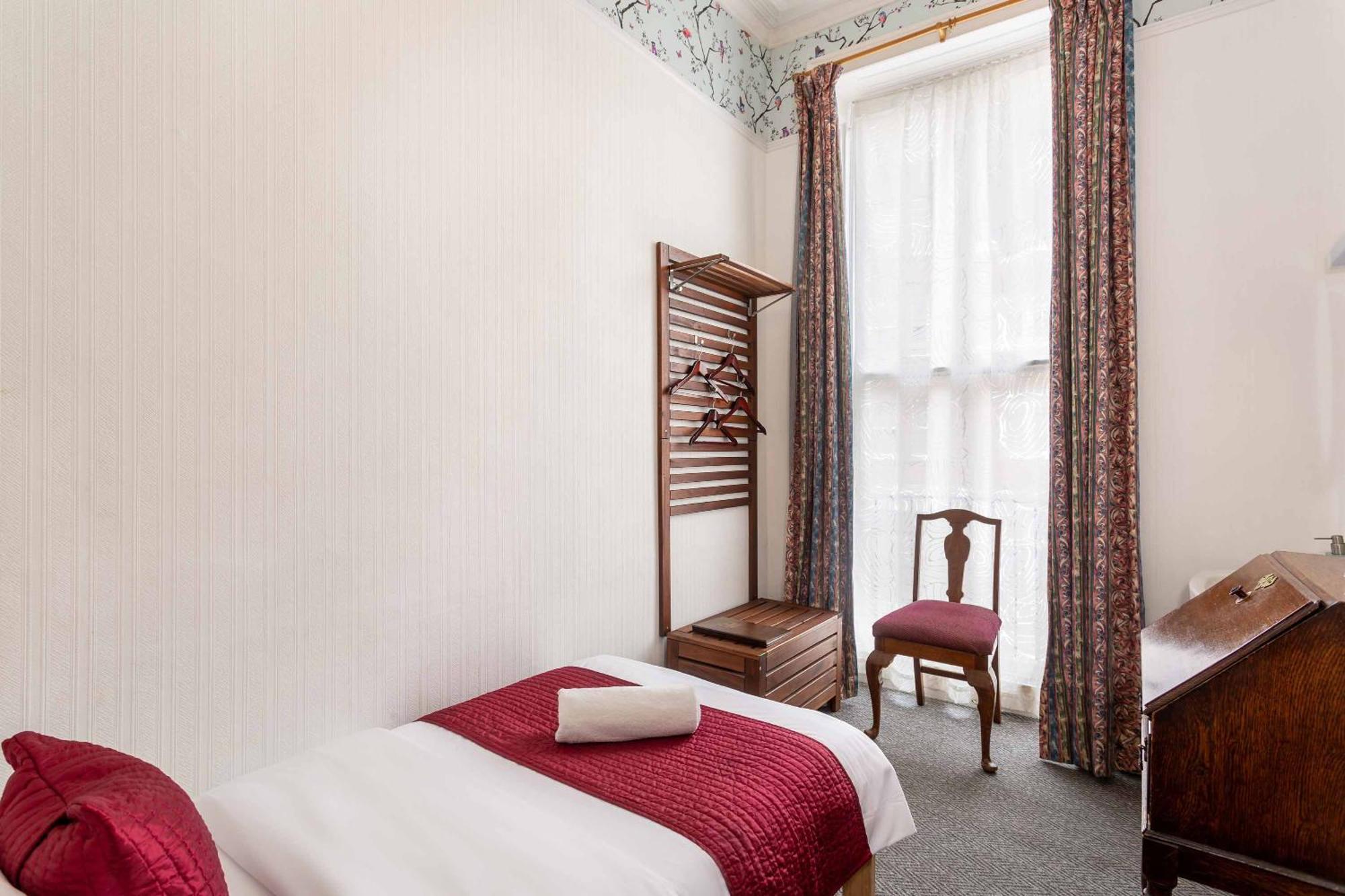 Top Floor Single Room with Shared Bathroom