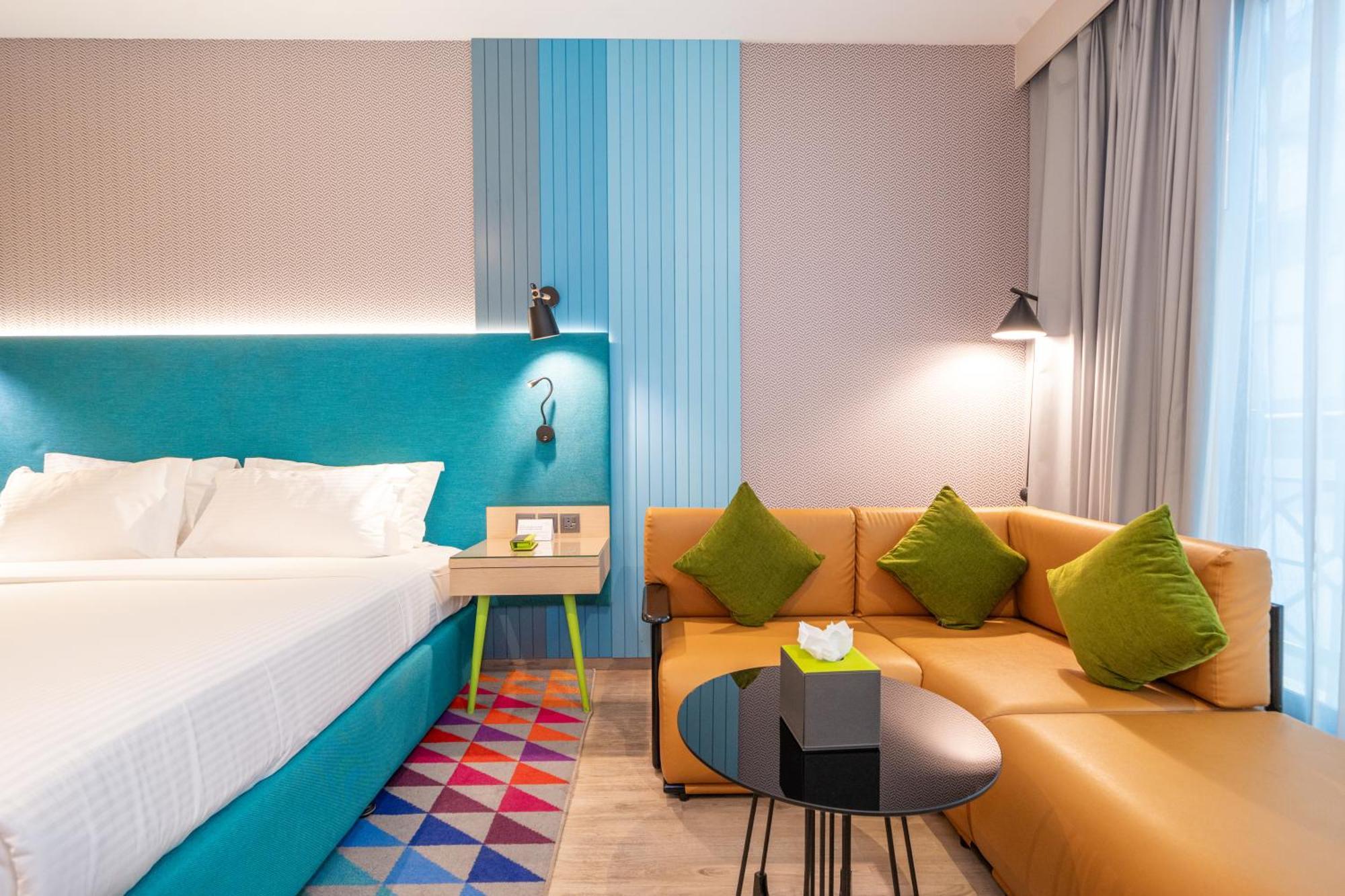Deluxe Club Room Complimentary DXB Airport Drop-Off Transfer to La Mer Beach Dubai Mall or Burj Khalifa Metro Station