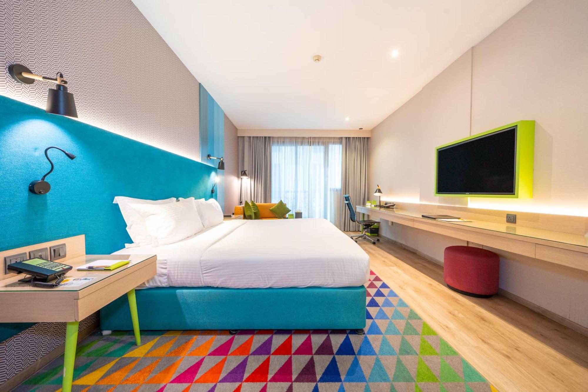 Deluxe Club Room Complimentary DXB Airport Drop-Off Transfer to La Mer Beach Dubai Mall or Burj Khalifa Metro Station