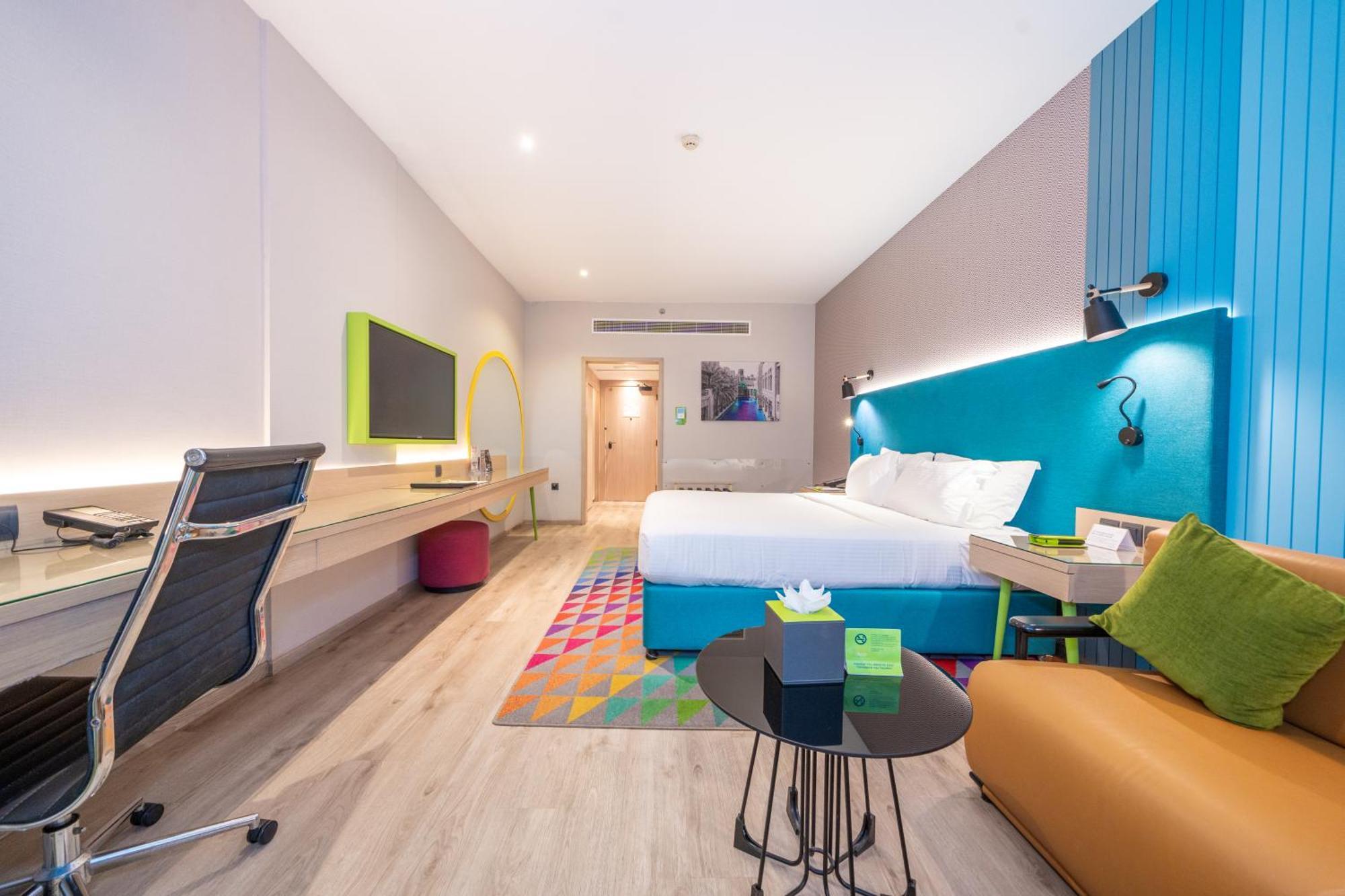 Deluxe Club Room Complimentary DXB Airport Drop-Off Transfer to La Mer Beach Dubai Mall or Burj Khalifa Metro Station