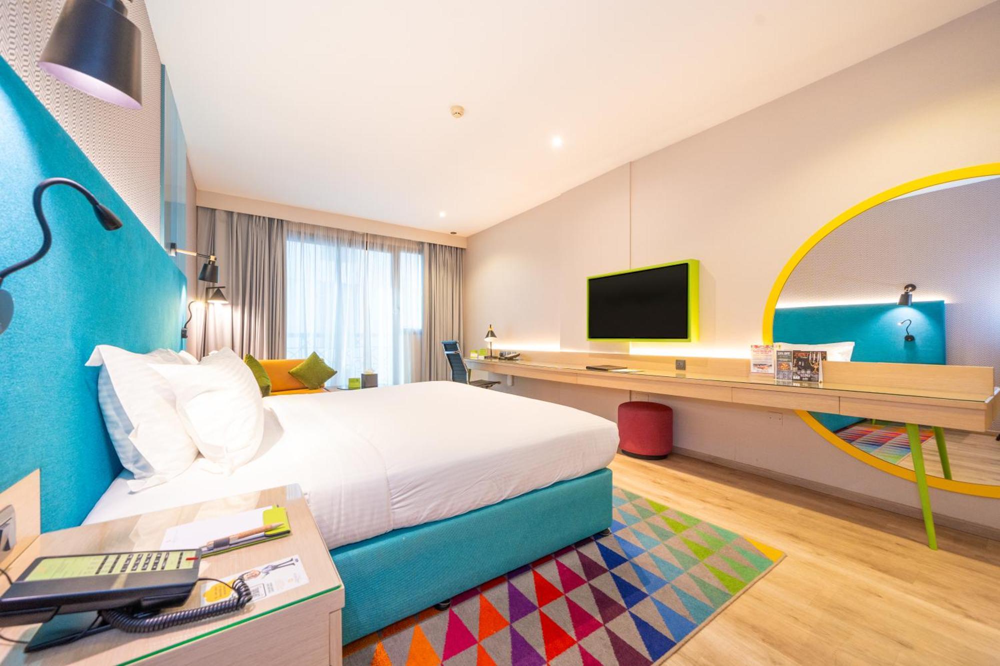 Deluxe Club Room Complimentary DXB Airport Drop-Off Transfer to La Mer Beach Dubai Mall or Burj Khalifa Metro Station