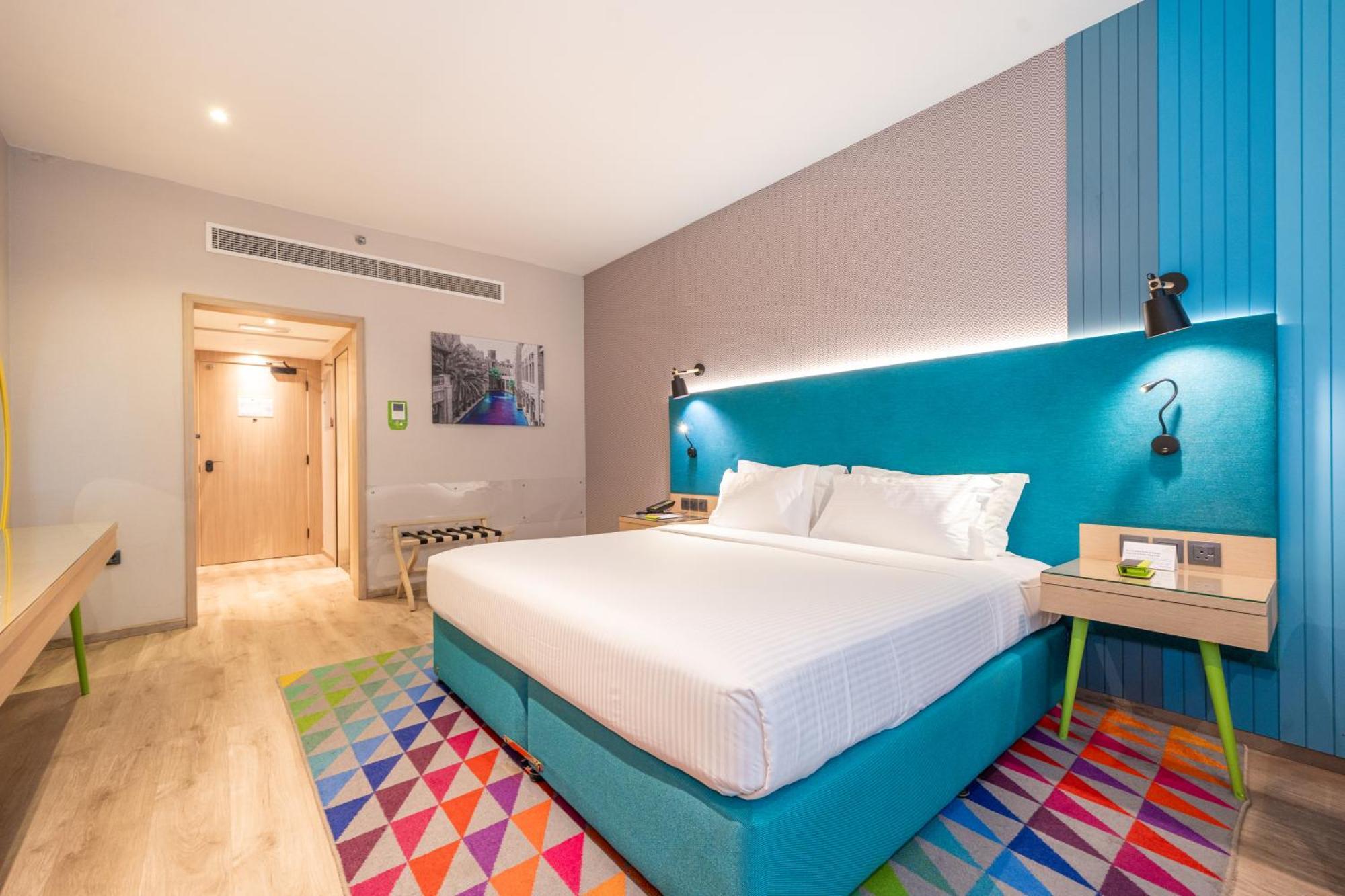 Deluxe Club Room Complimentary DXB Airport Drop-Off Transfer to La Mer Beach Dubai Mall or Burj Khalifa Metro Station