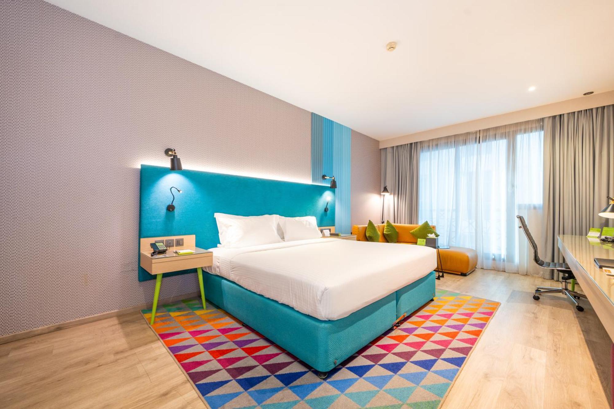 Deluxe Club Room Complimentary DXB Airport Drop-Off Transfer to La Mer Beach Dubai Mall or Burj Khalifa Metro Station
