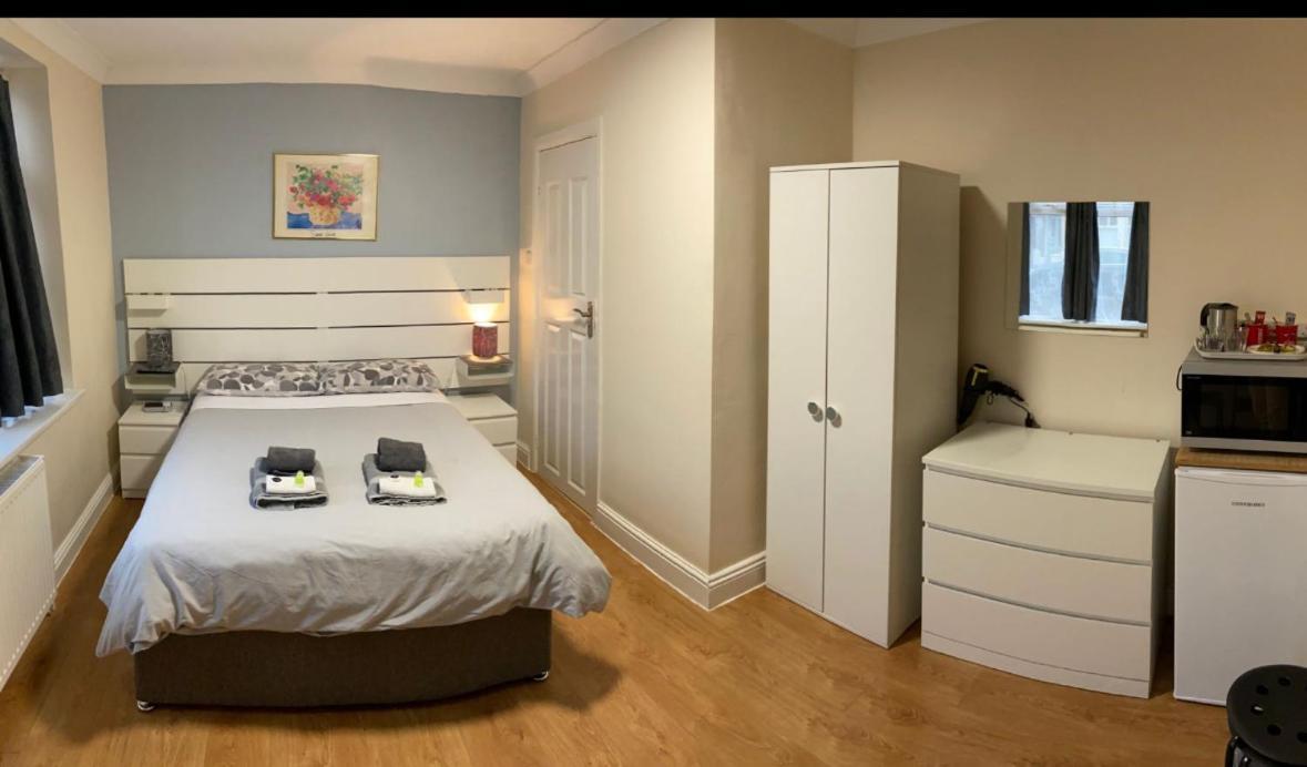 Deluxe Double Room Shower