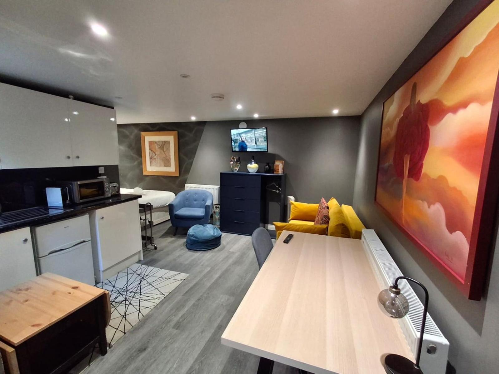 One-Bedroom Apartment