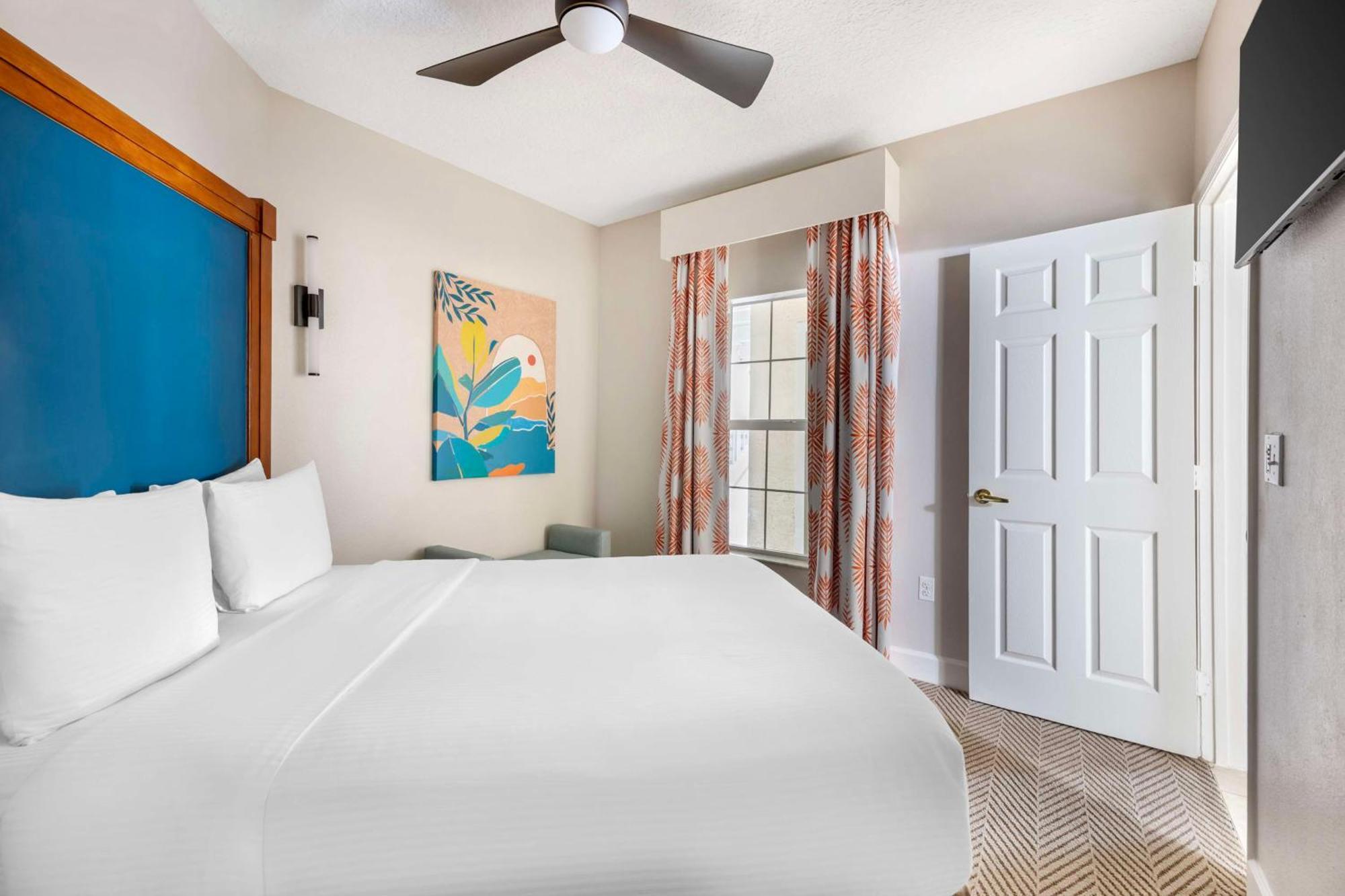 Two-Bedroom King Suite Queen Bed