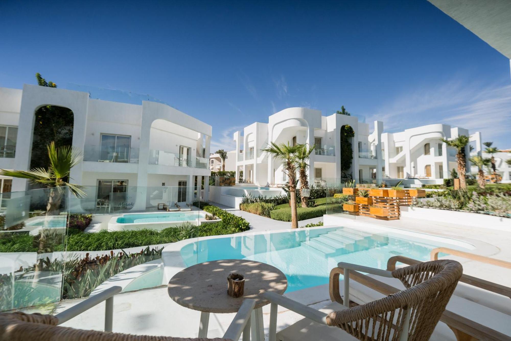 The Party Never Ends Pool Suite