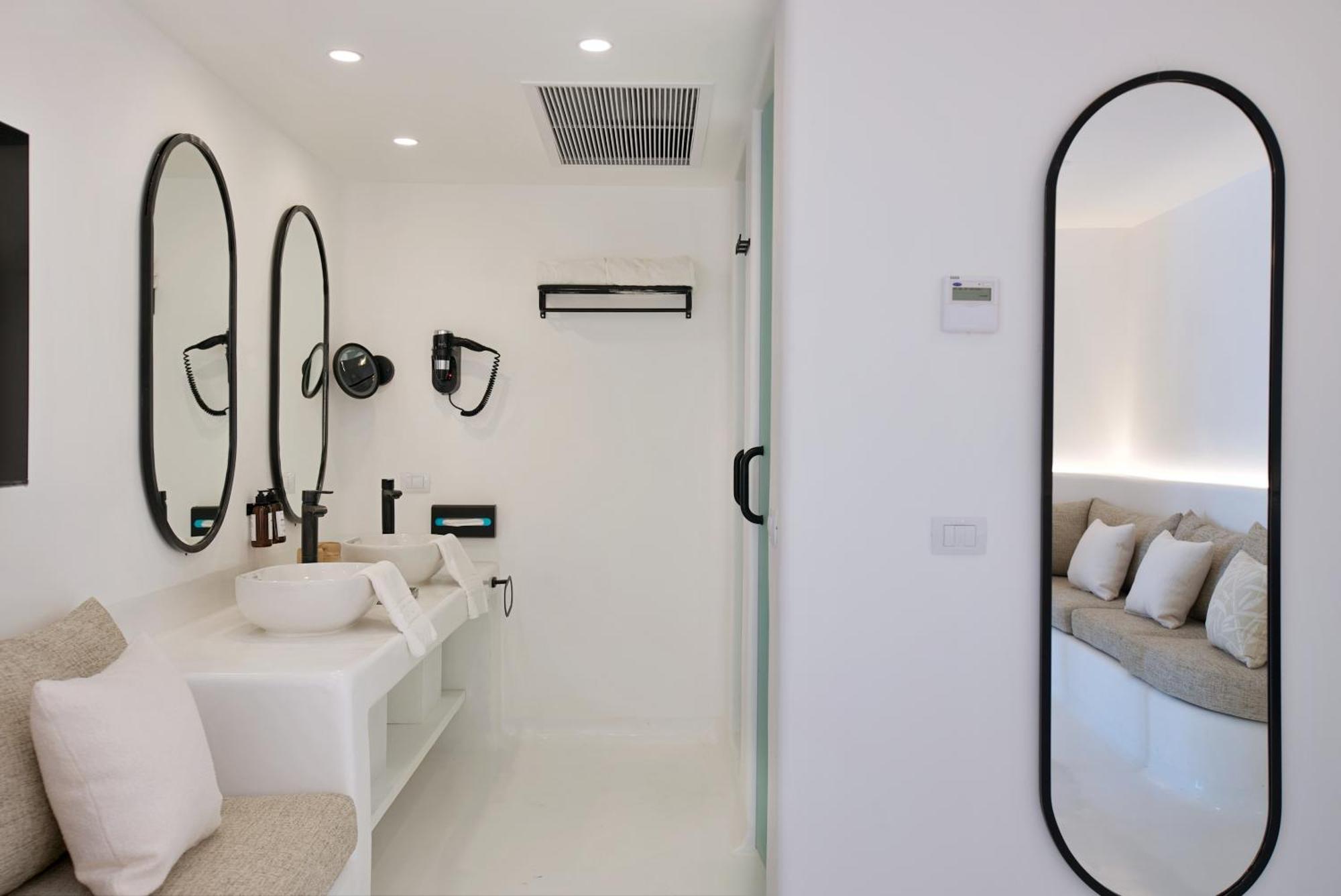 The Party Never Ends Jacuzzi Suite