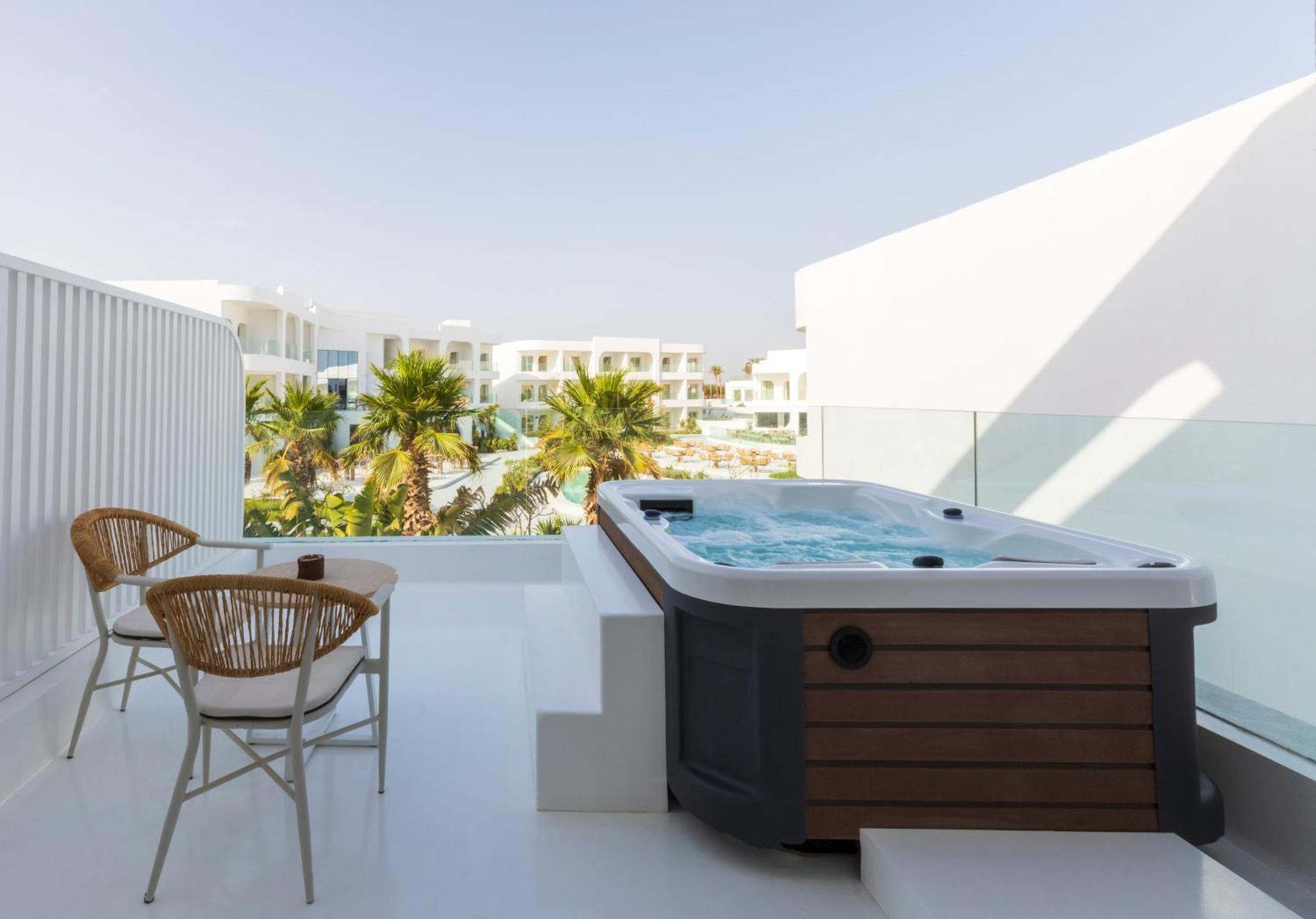 Gypster Jacuzzi Room