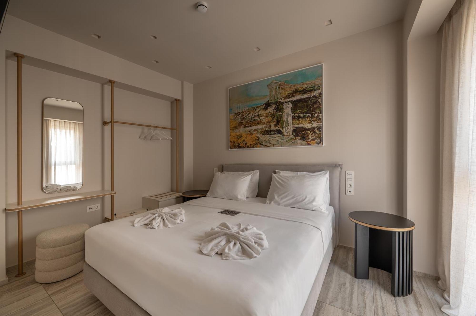 One-Bedroom Balcony Suite,1636897832:JPEG