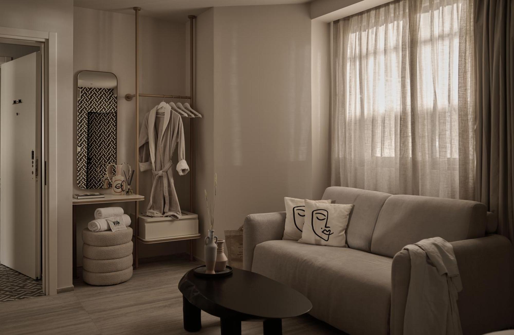 Interior Deluxe Studio