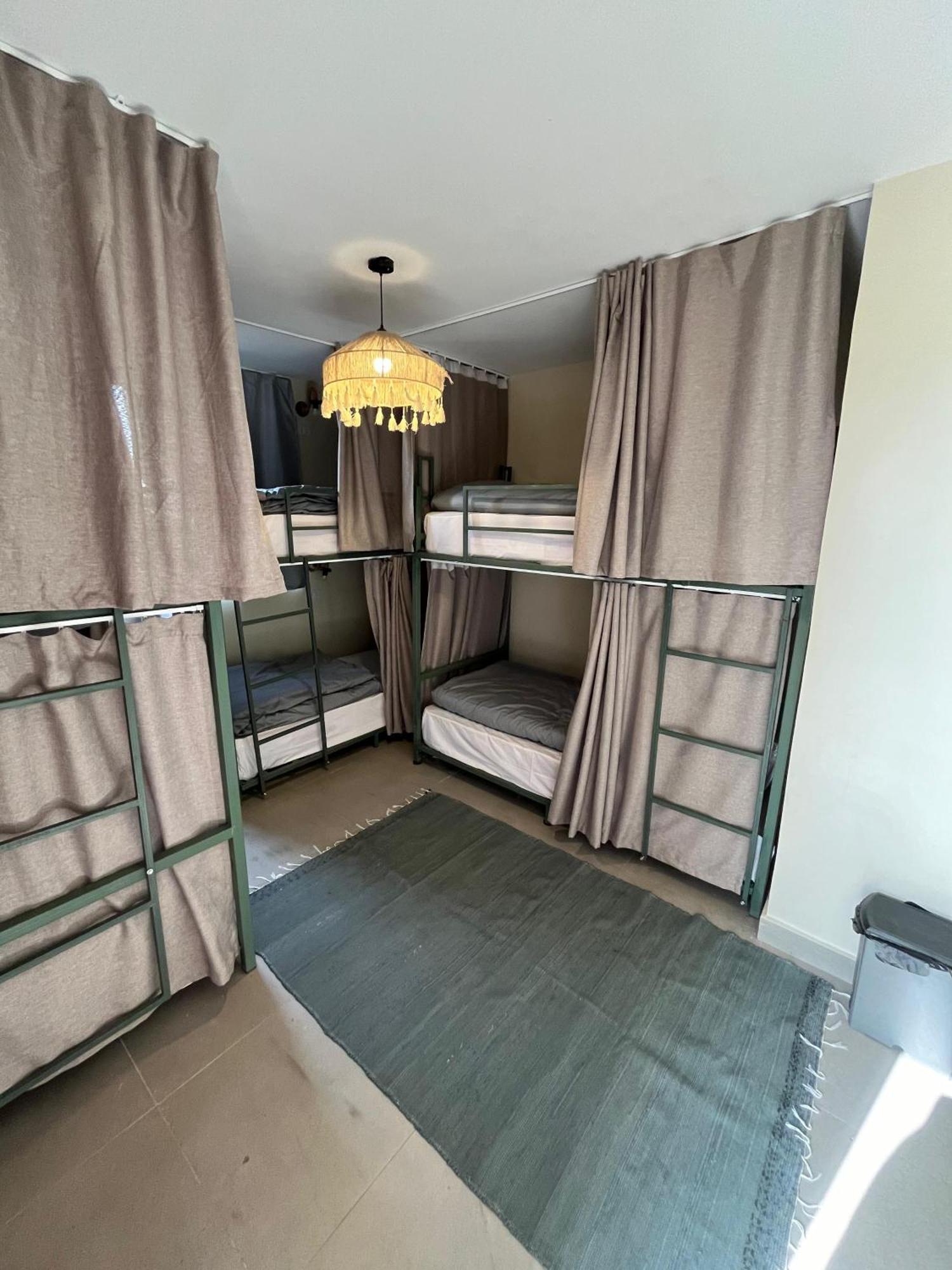 Bed in een Gemengde Slaapzaal met 6 Bedden
