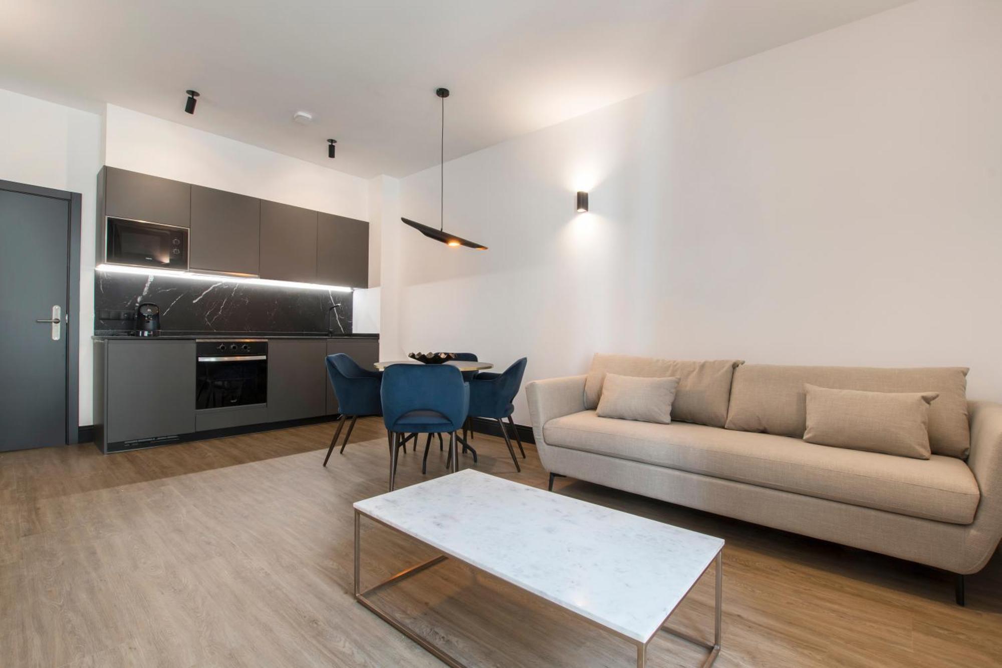 Deluxe Apartment
