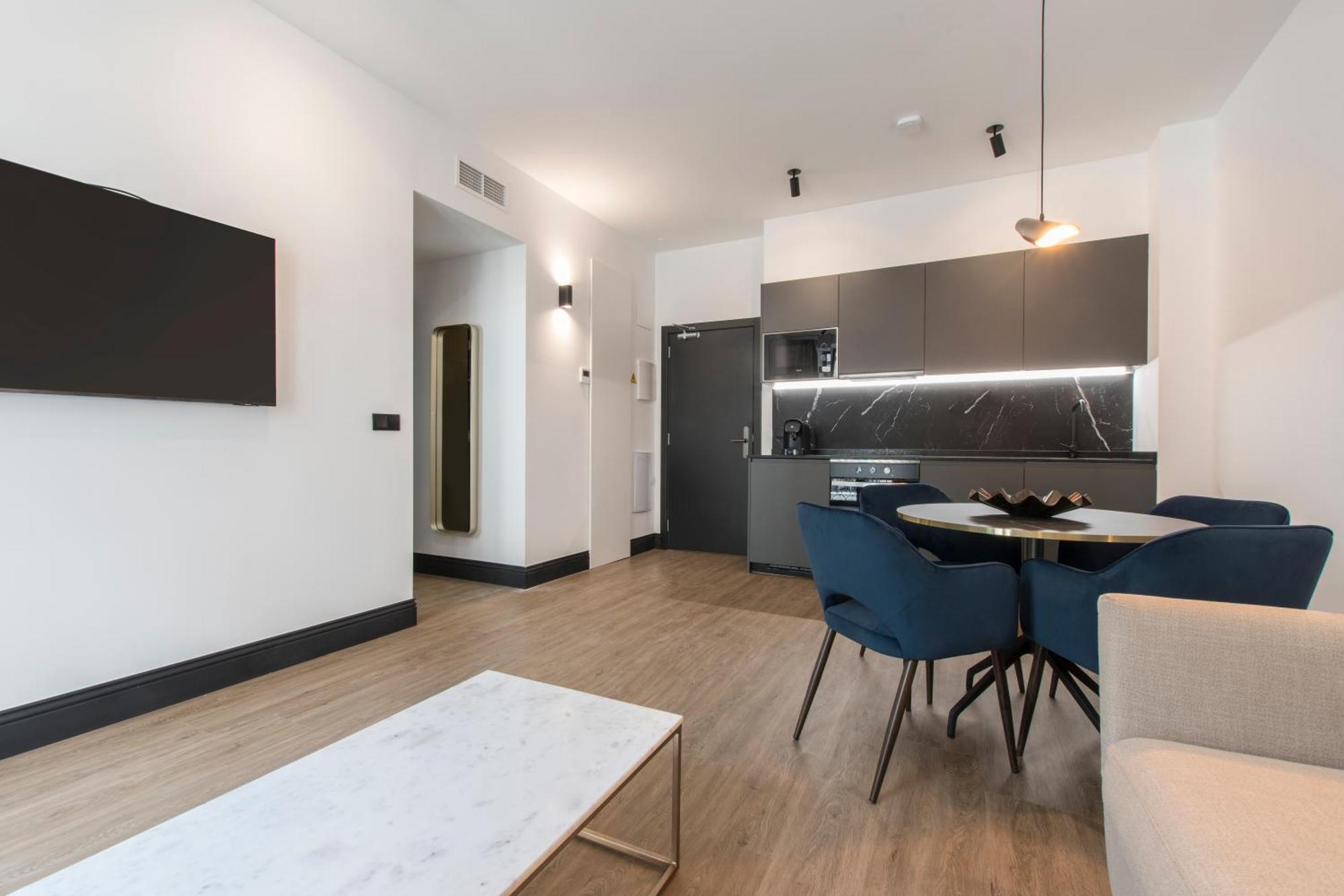 Deluxe Apartment