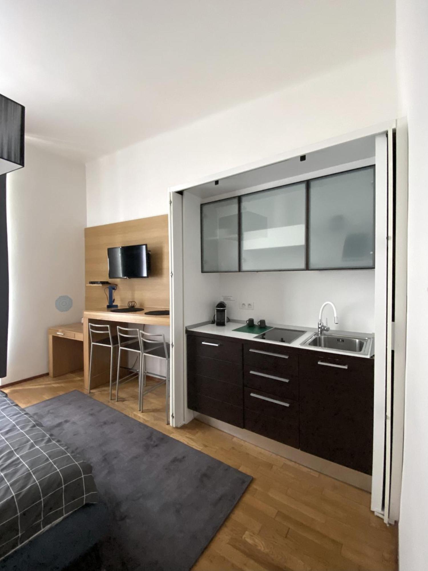 Double Room Private Bathroom