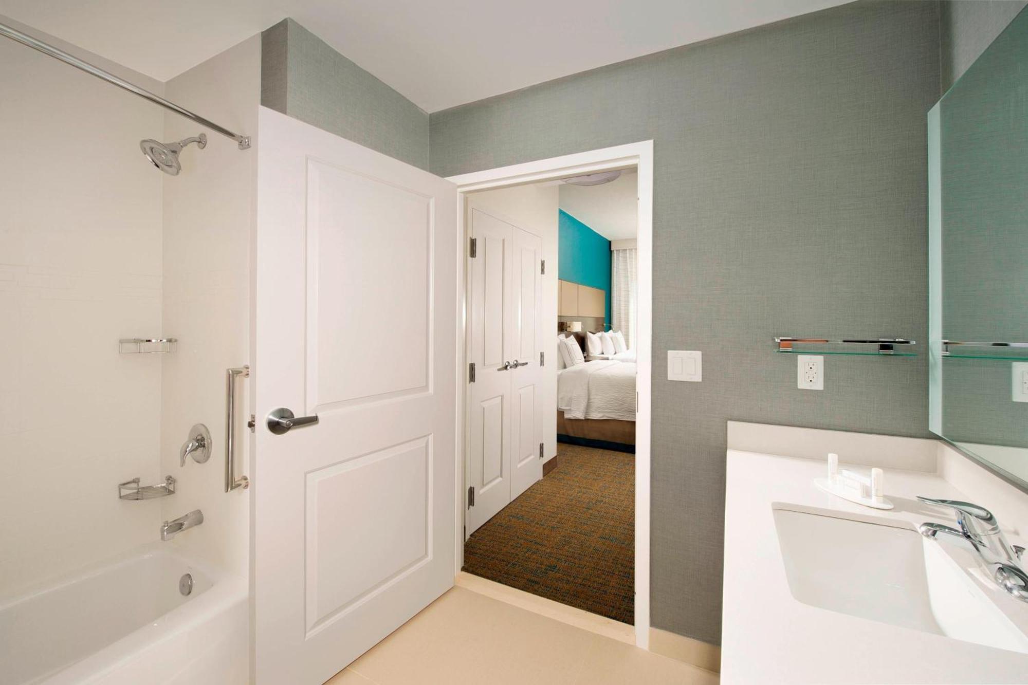 One-Bedroom Queen Suite