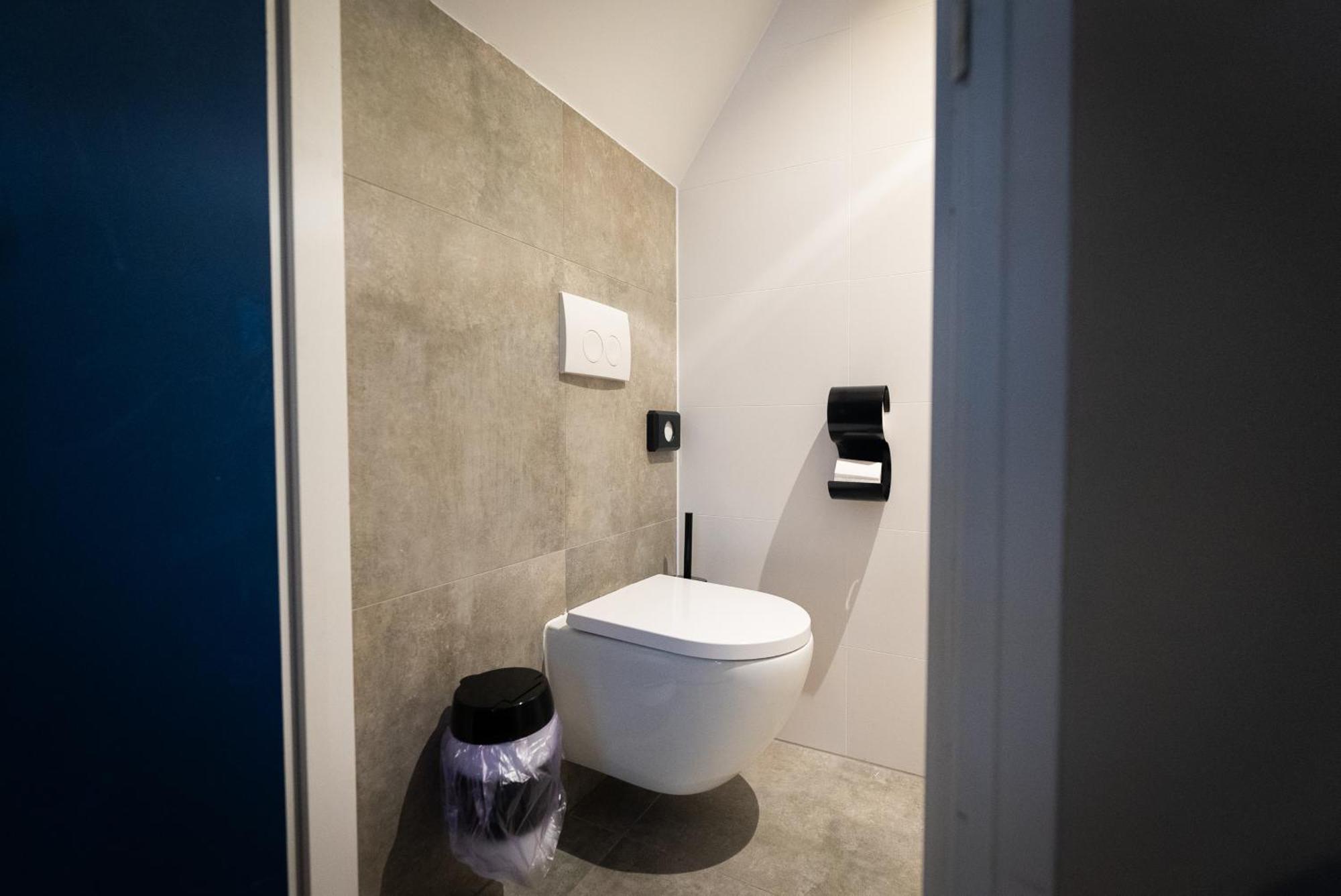 Twin Canal View Private Bathroom