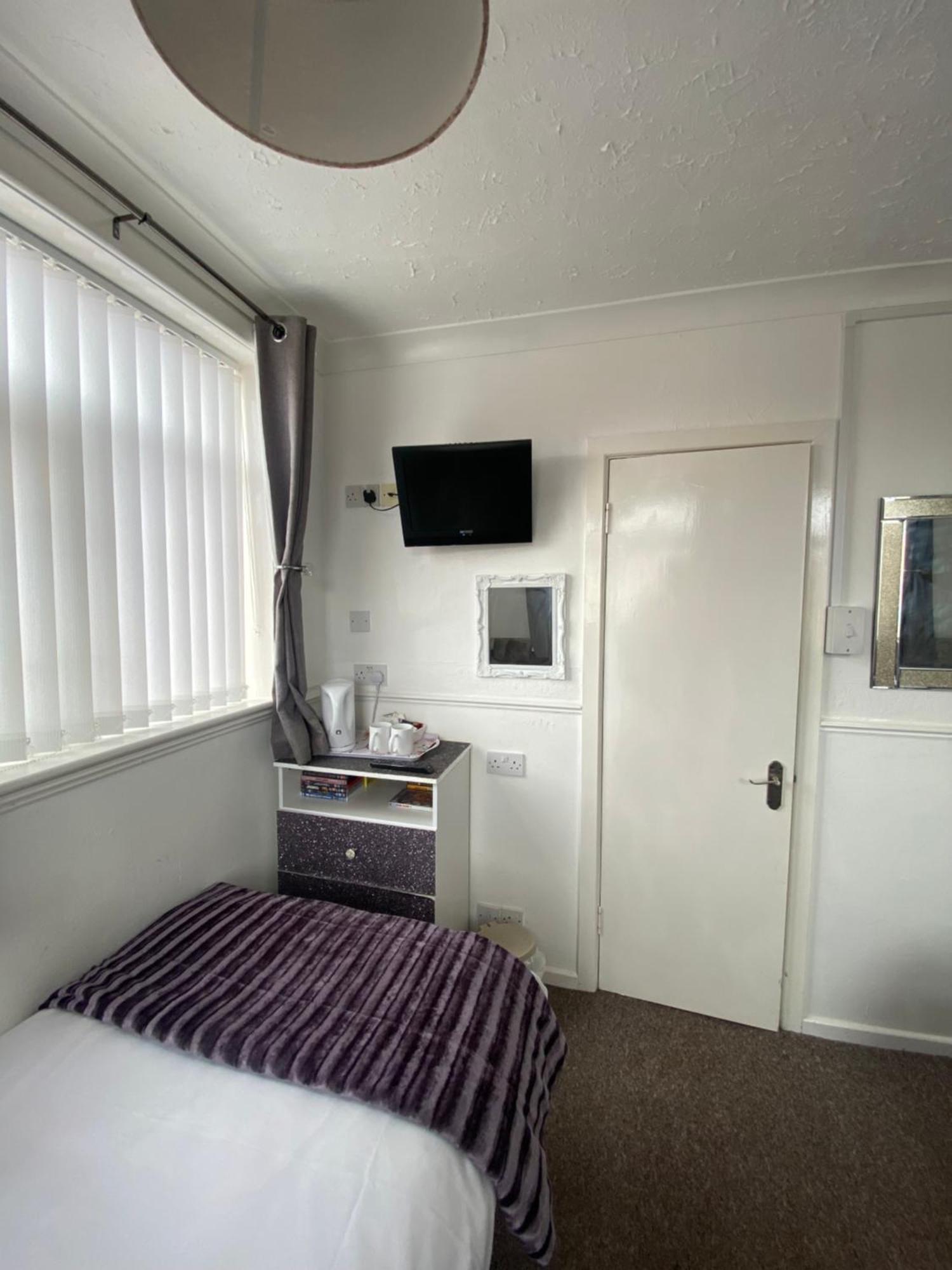 Triple Room Shower
