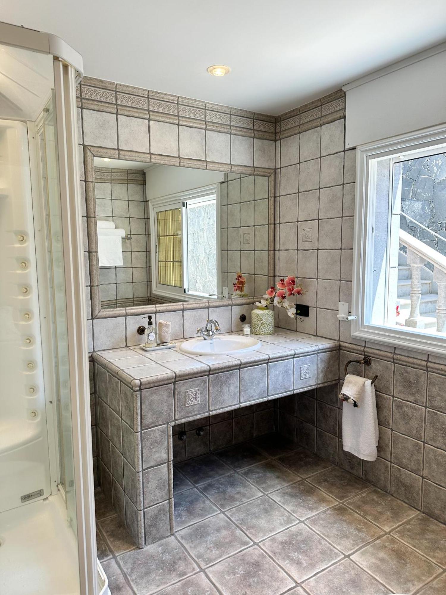 Double Room Private Bathroom