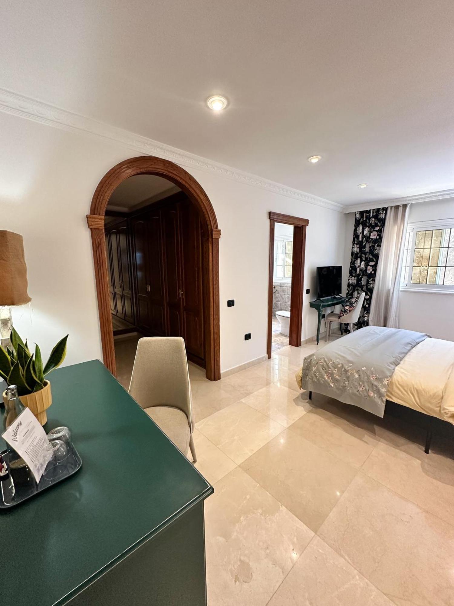 Double Room Private Bathroom