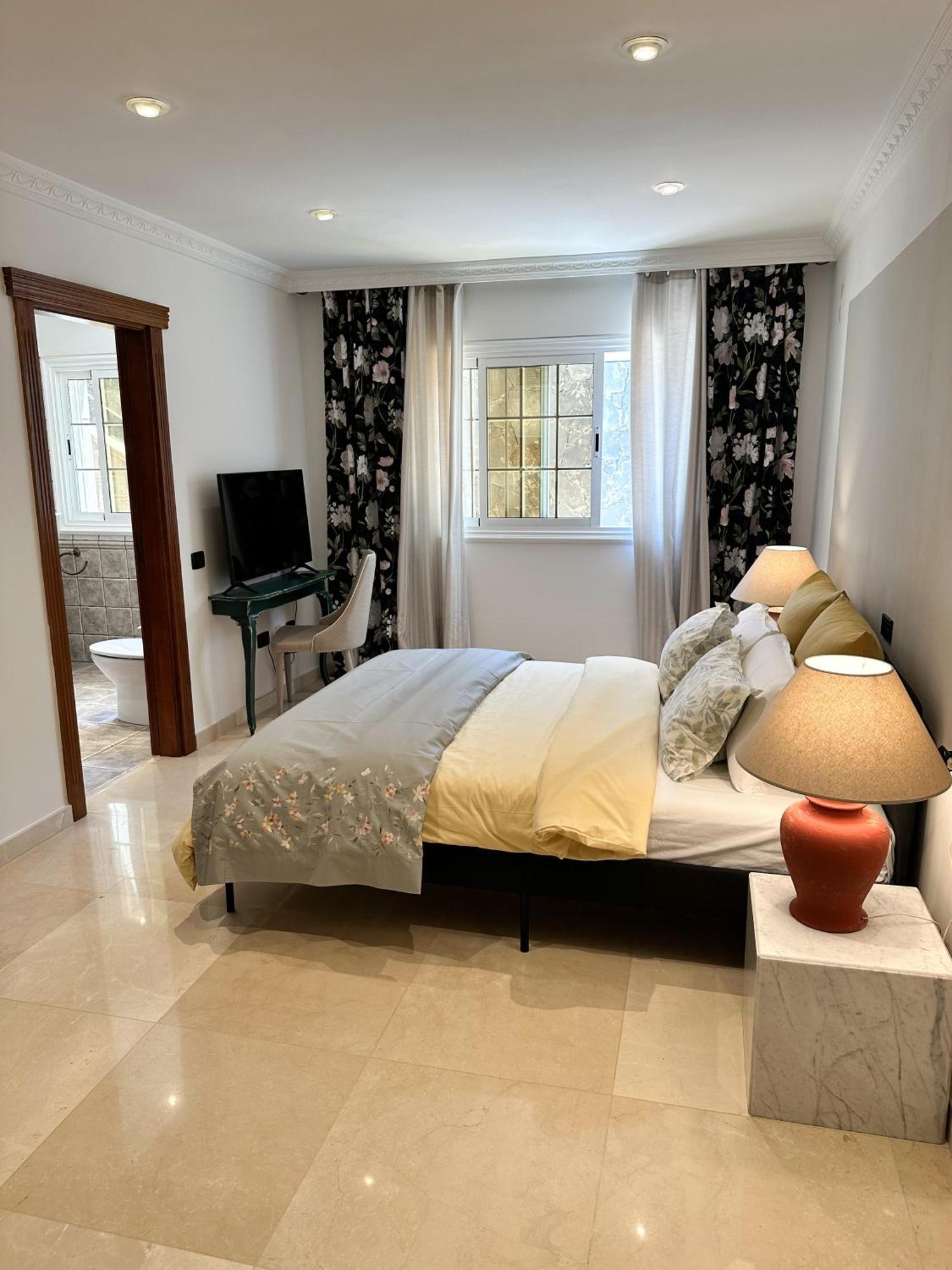 Double Room Private Bathroom