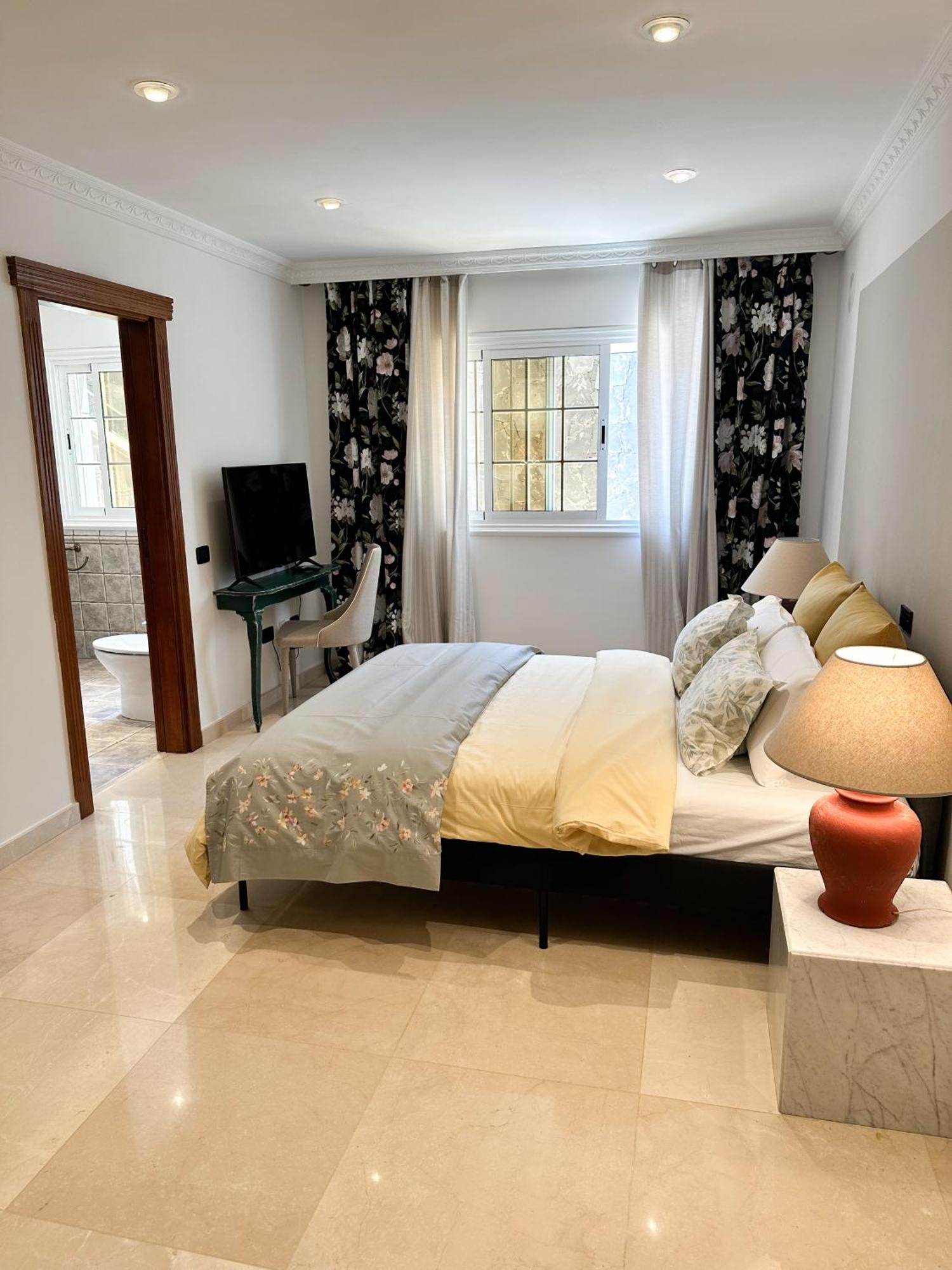 Double Room Private Bathroom