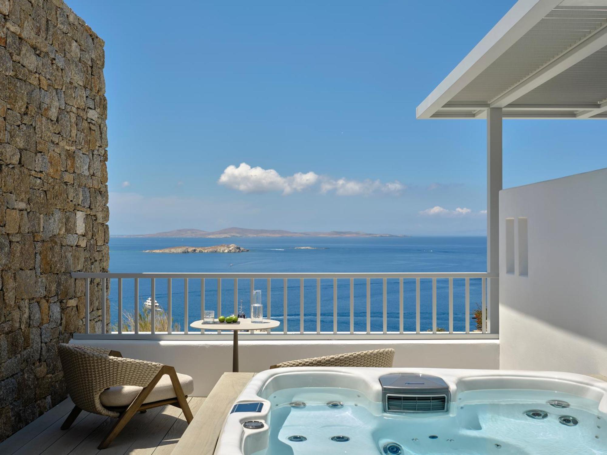 SIGMA One Bedroom Residence with Outdoor Hot Tub & Sea View