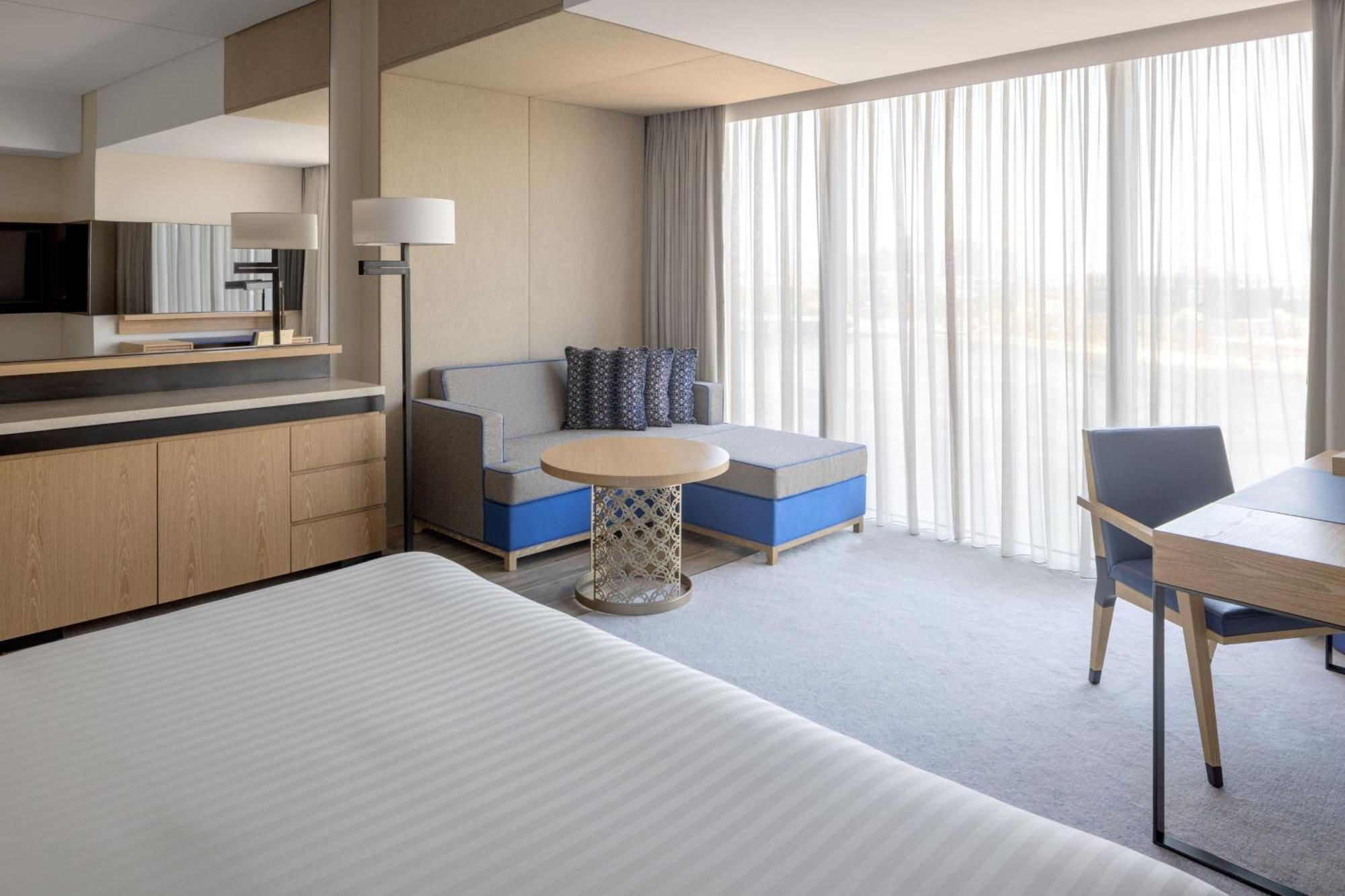 Deluxe King Room City View Daily Shuttle to DCC Mall Kite Beach