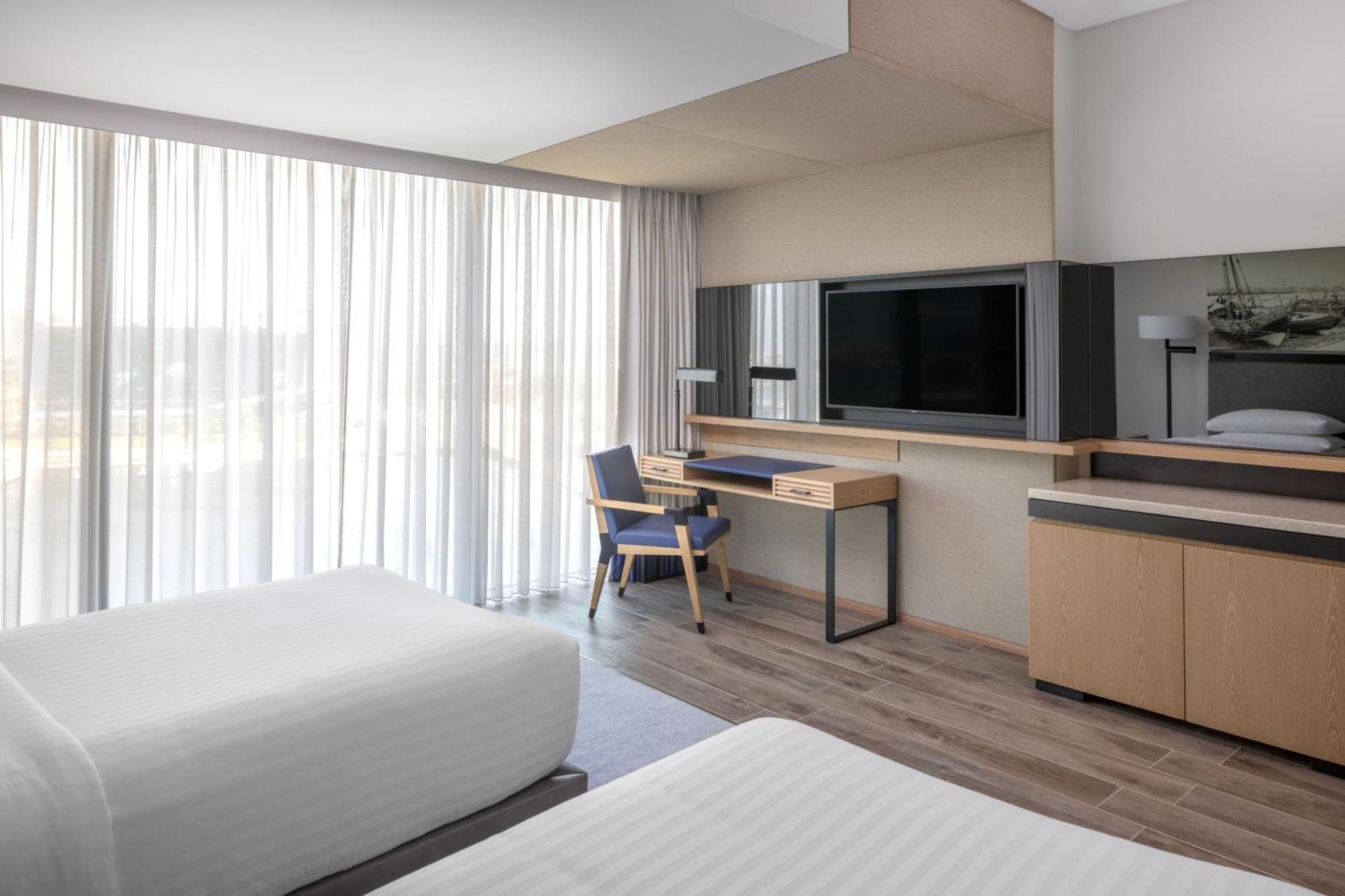 Deluxe Twin Room City View Daily Shuttle to DCC Mall Kite Beach