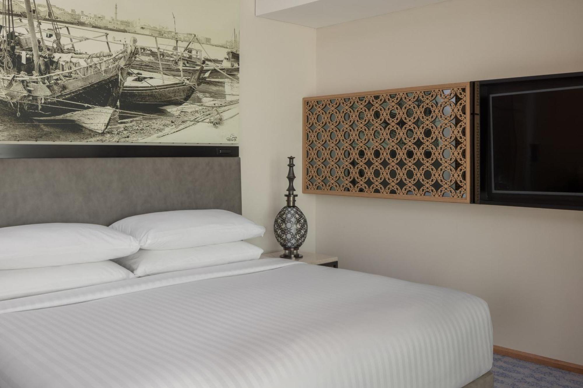 Deluxe King Room City View Daily Shuttle to DCC Mall Kite Beach