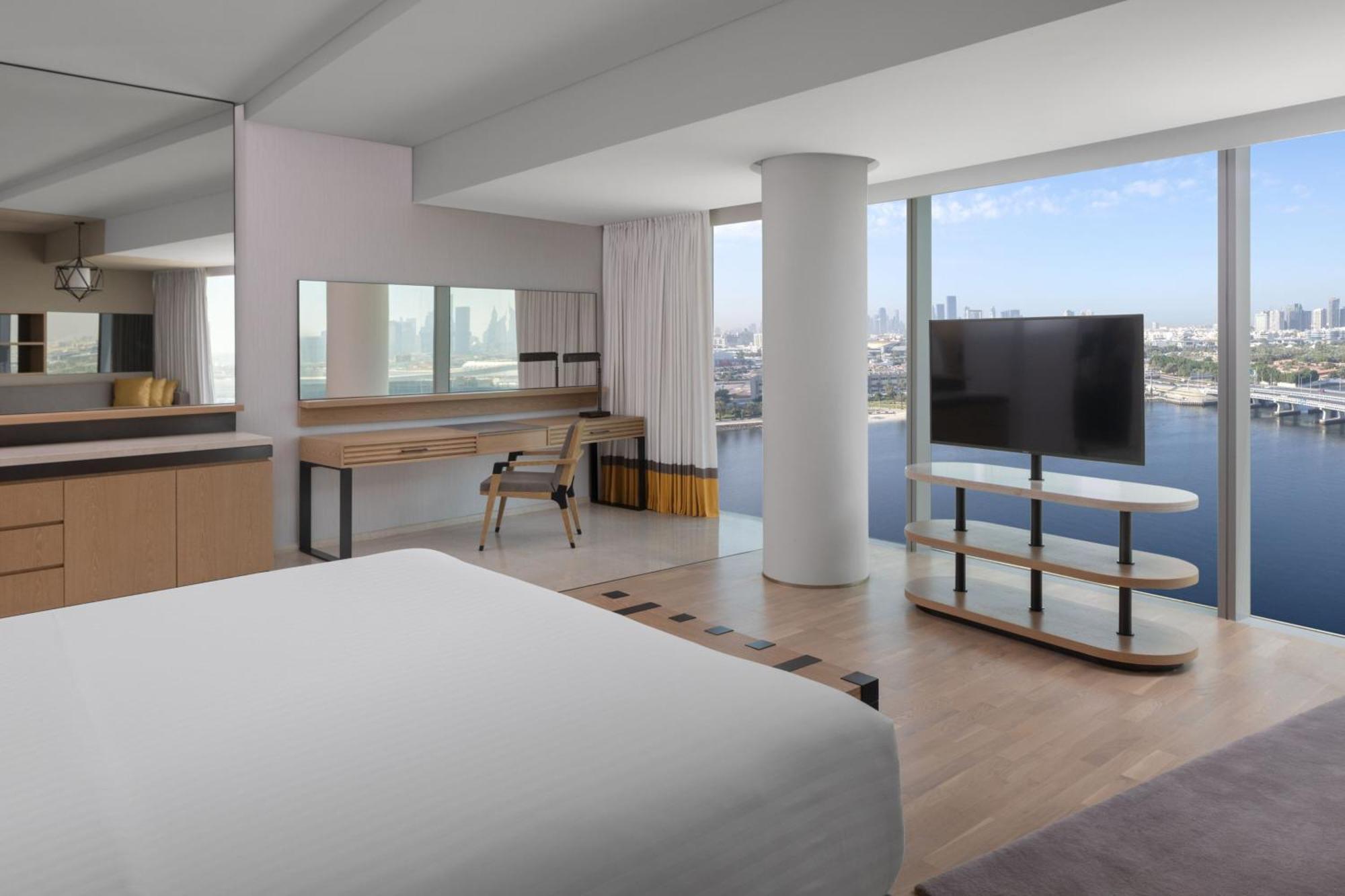 Grand Deluxe Large King Room High Floor