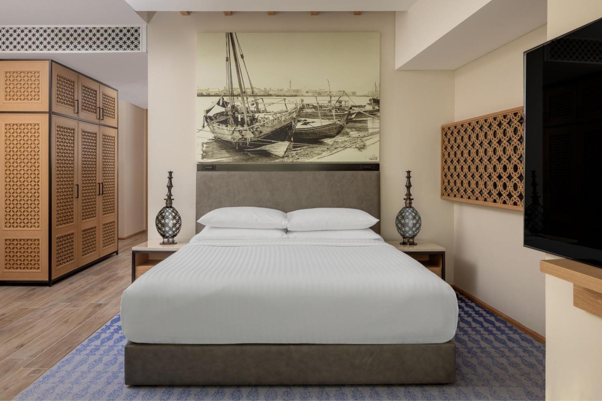 Deluxe King Room City View Daily Shuttle to DCC Mall Kite Beach