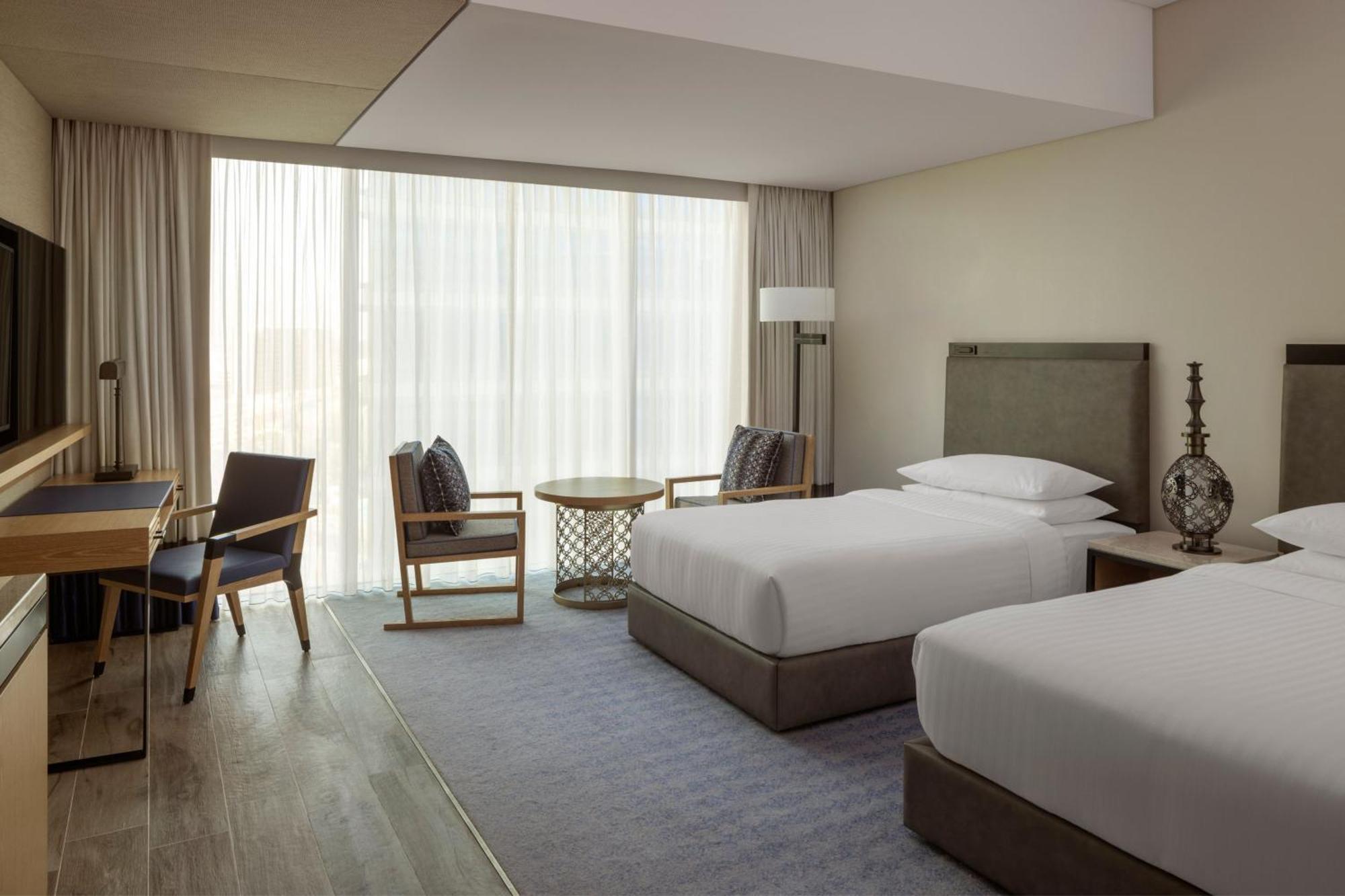Deluxe Twin Room City View Daily Shuttle to DCC Mall Kite Beach