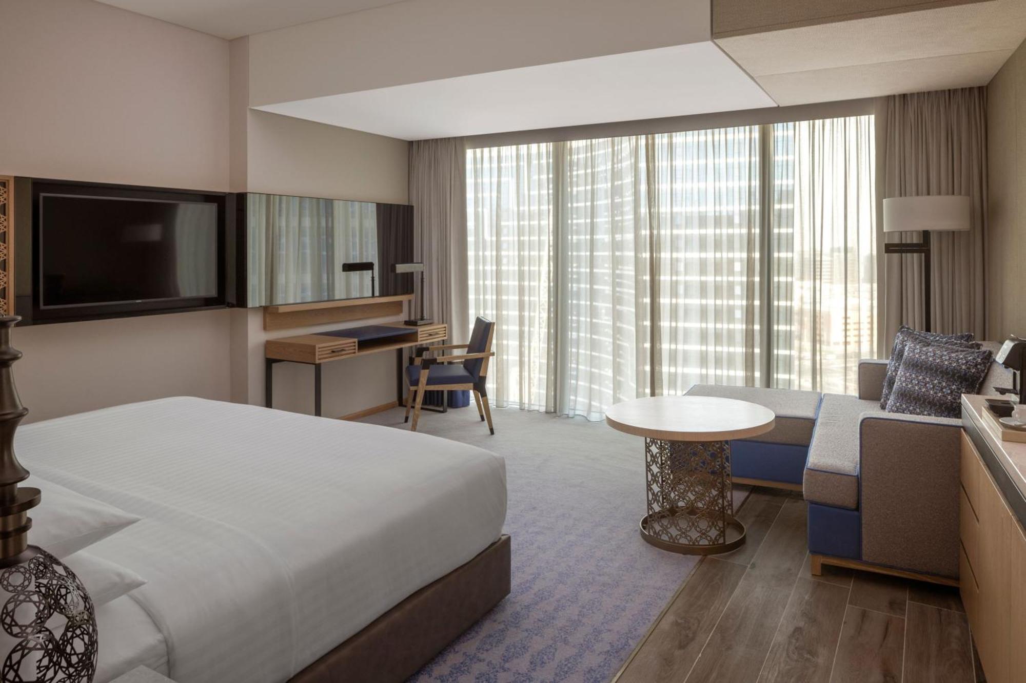 Deluxe King Room City View Daily Shuttle to DCC Mall Kite Beach