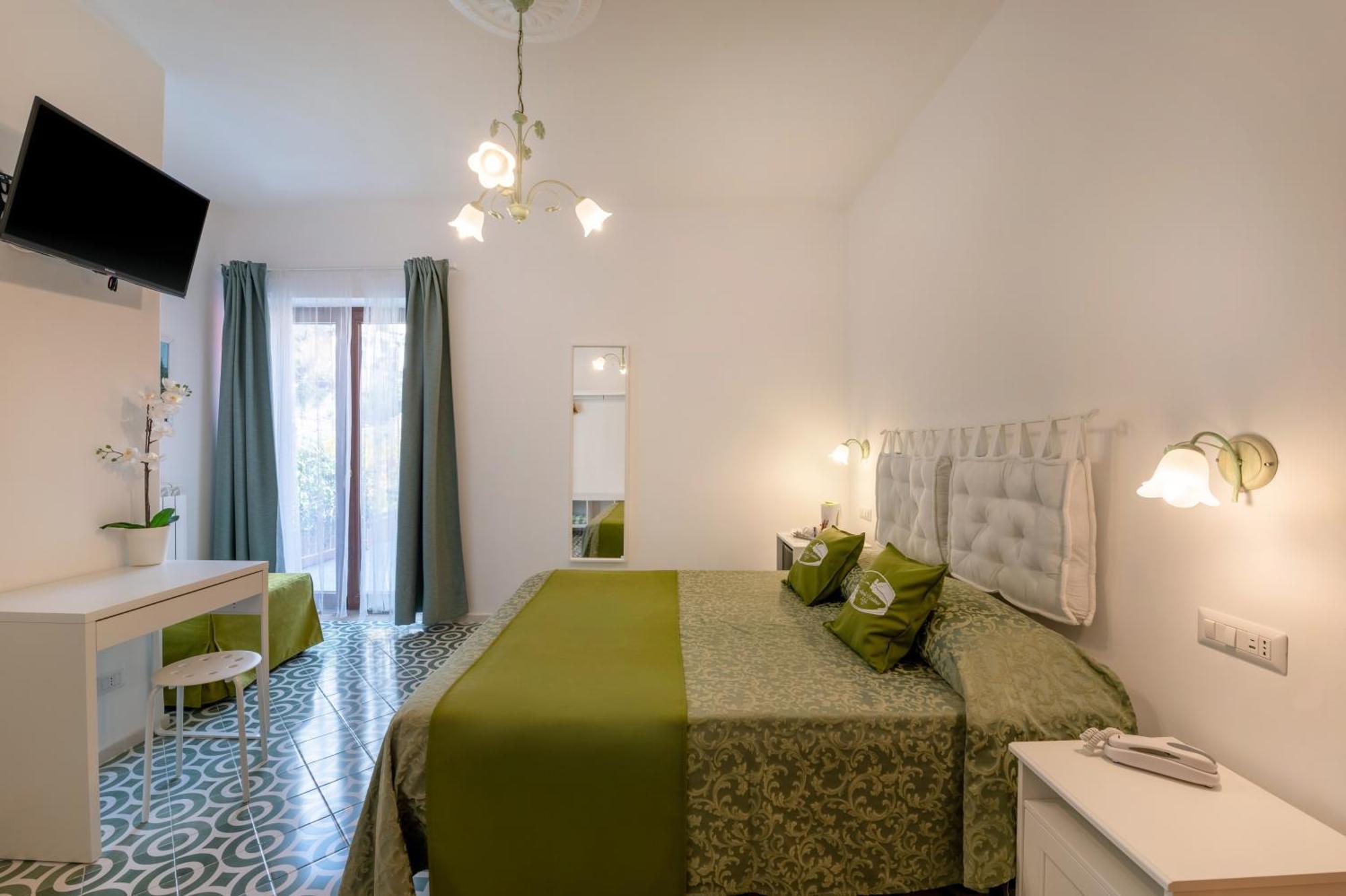 Double or Twin Room Sea View
