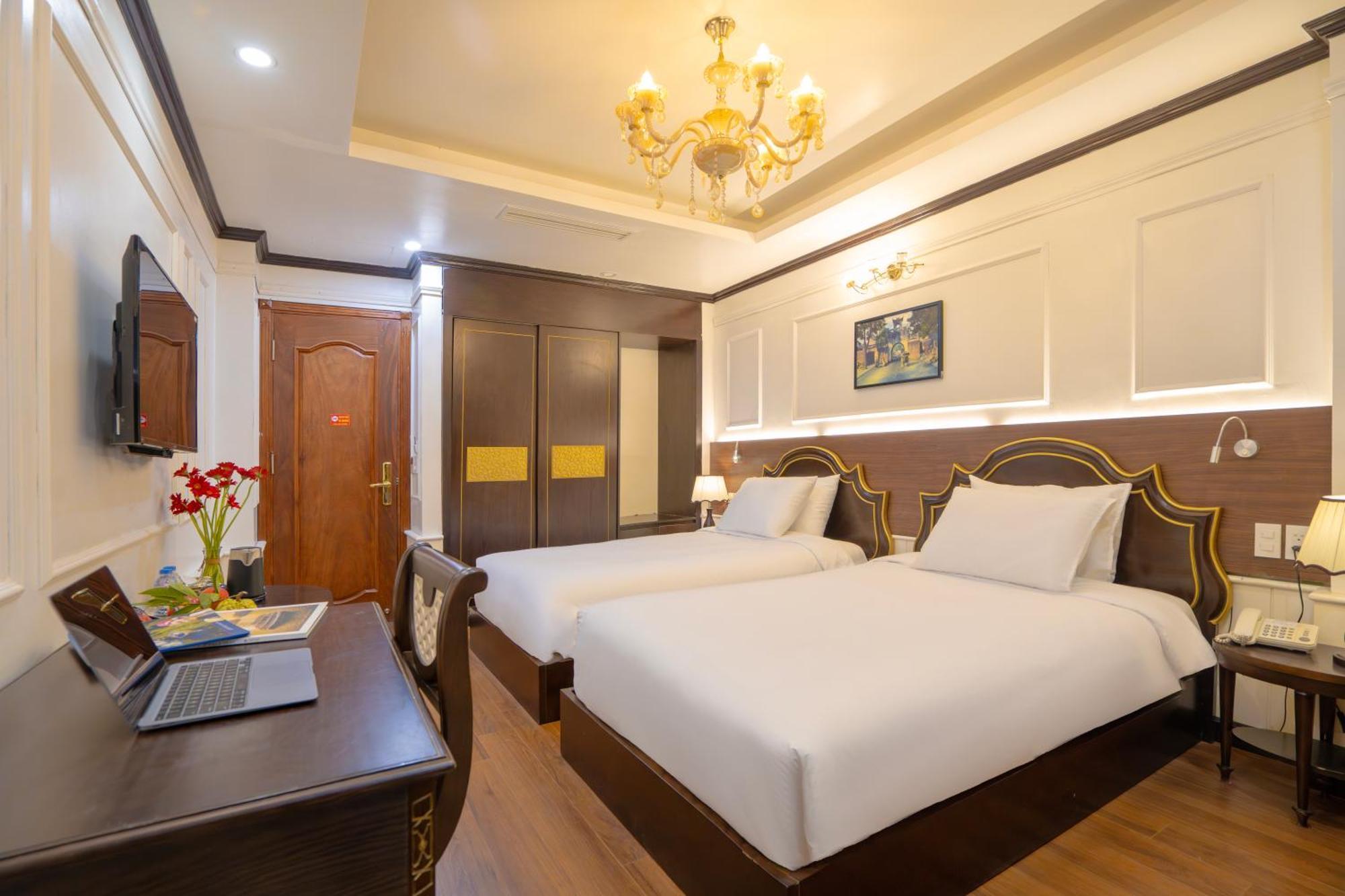 Deluxe Double or Twin Room Window