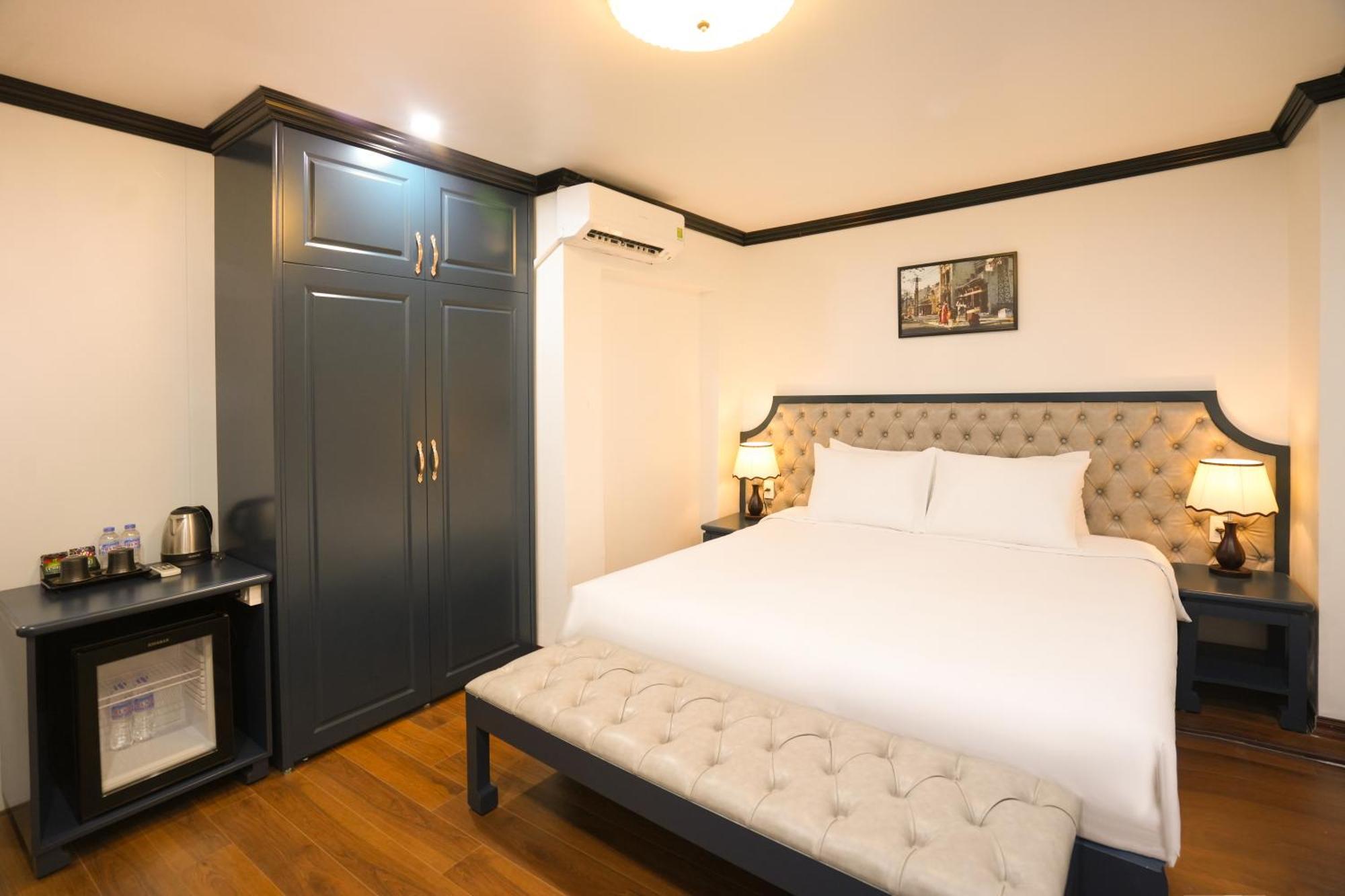 Deluxe Double or Twin Room Window