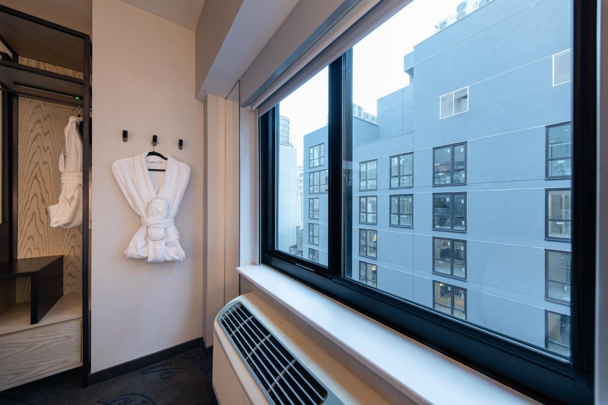 Superior King High Floor Room