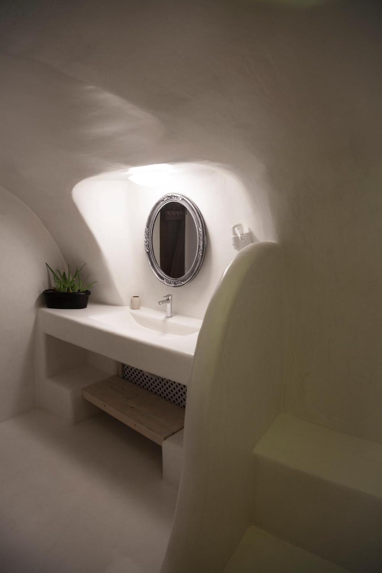 Superior Cave Suite Hot Tub & Caldera View