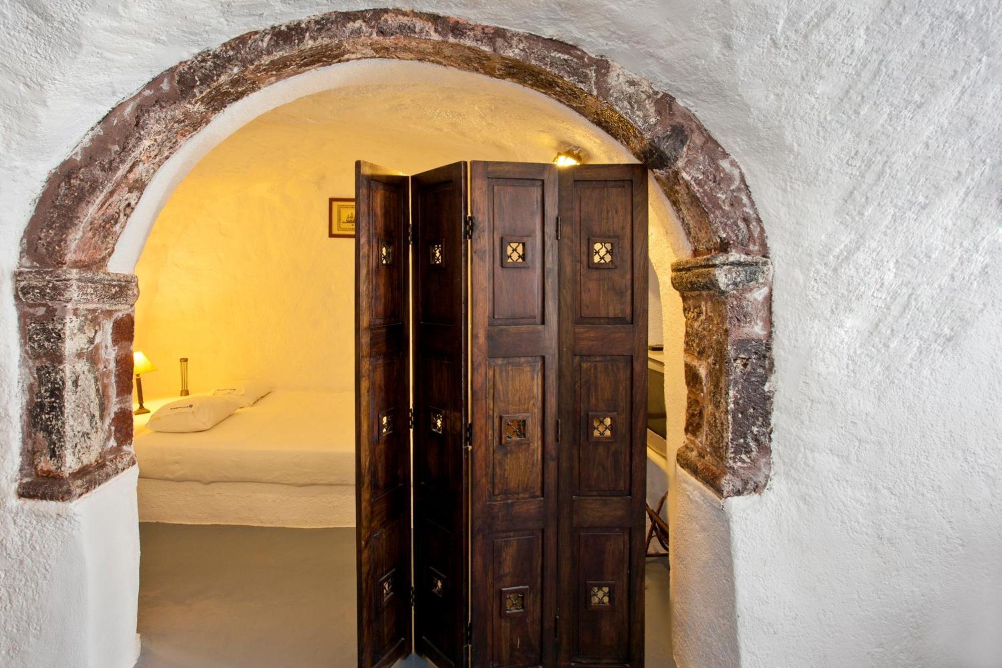 Premium Cave Suite Hot Tub & Caldera View