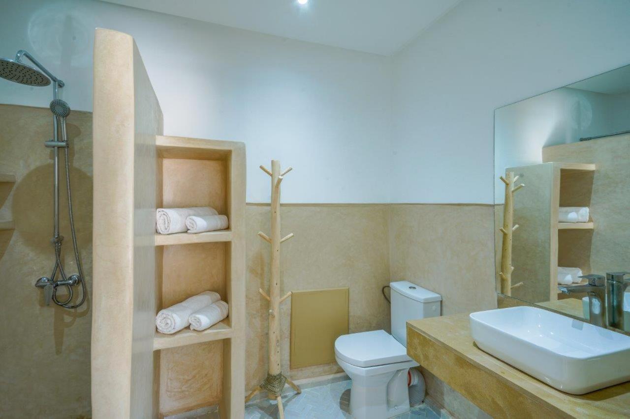 Standard Suite,1640382406:JPEG