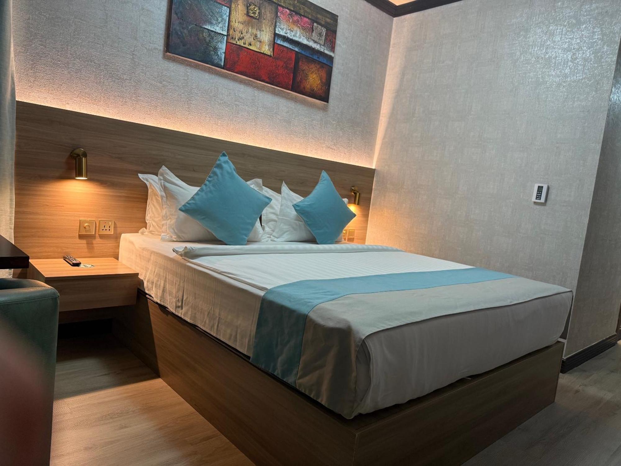Deluxe King Room
