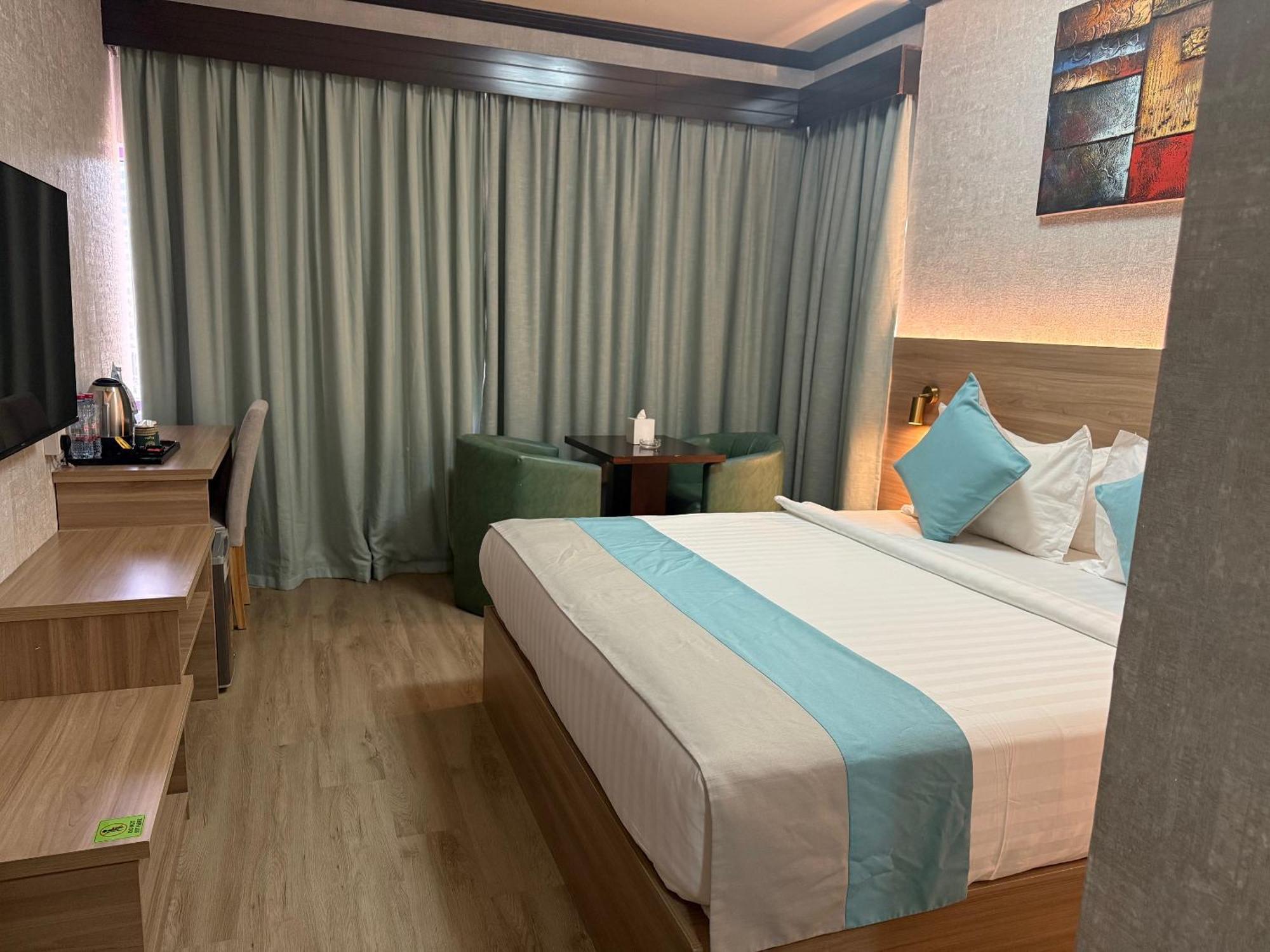 Deluxe King Room