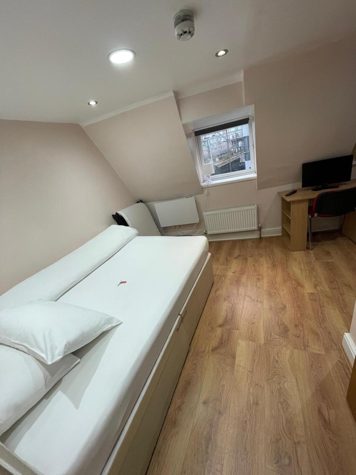 Double Room Private Bathroom