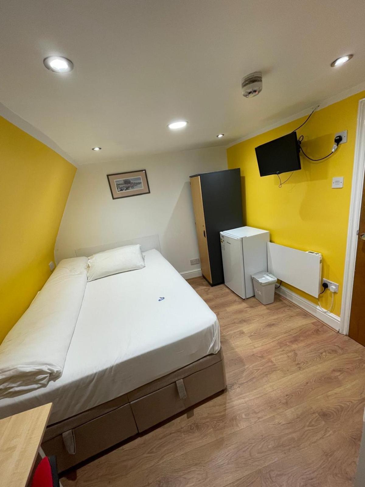 Double Room Private Bathroom