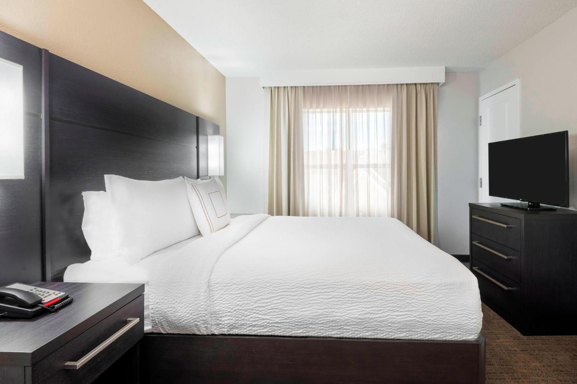 Accessible 1 Bedroom Suite 1 Queen
