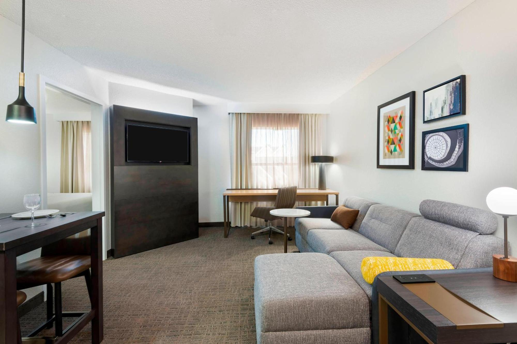 Accessible 1 Bedroom Suite 1 Queen