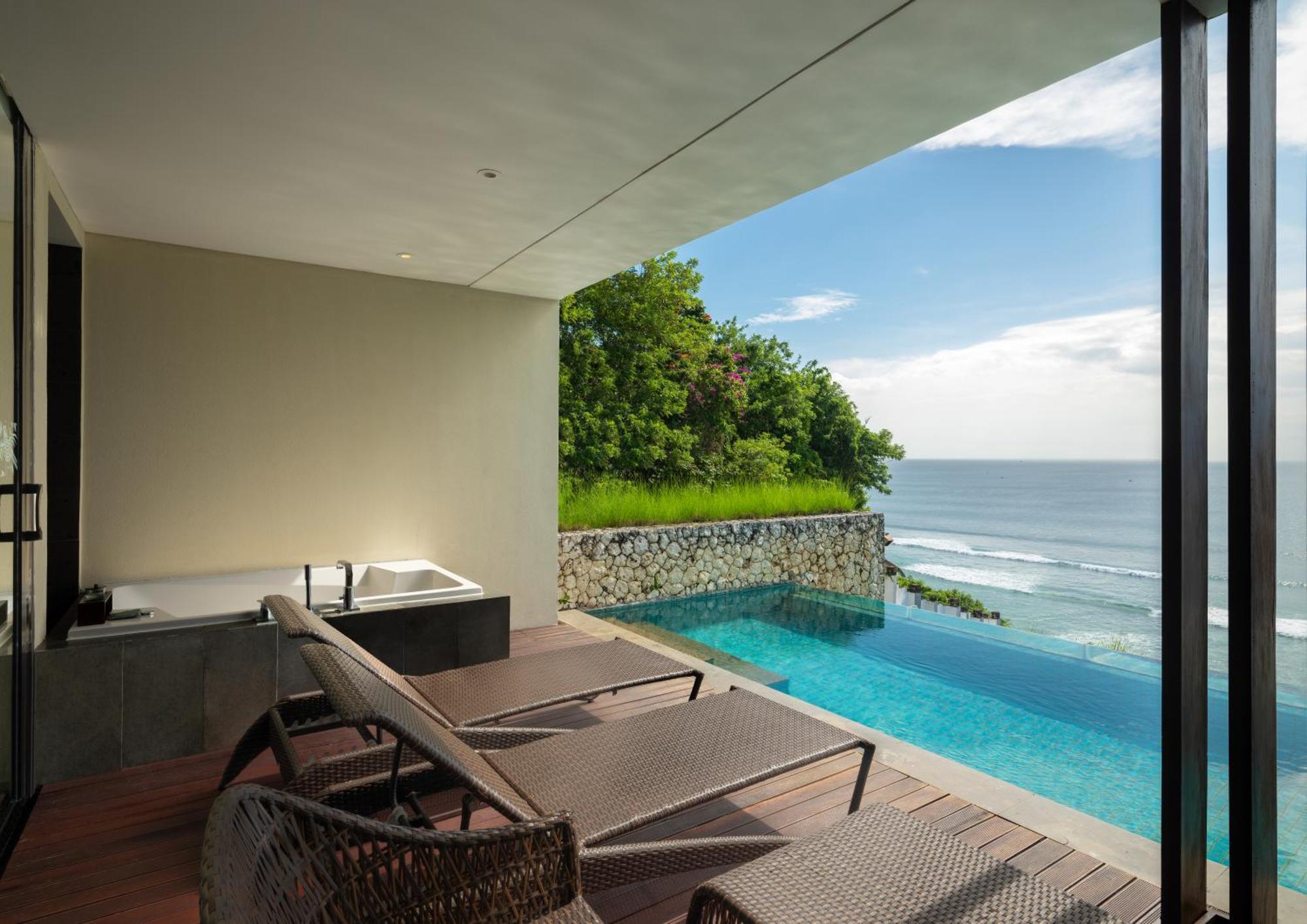 Ocean Front Pool Suite Benefits