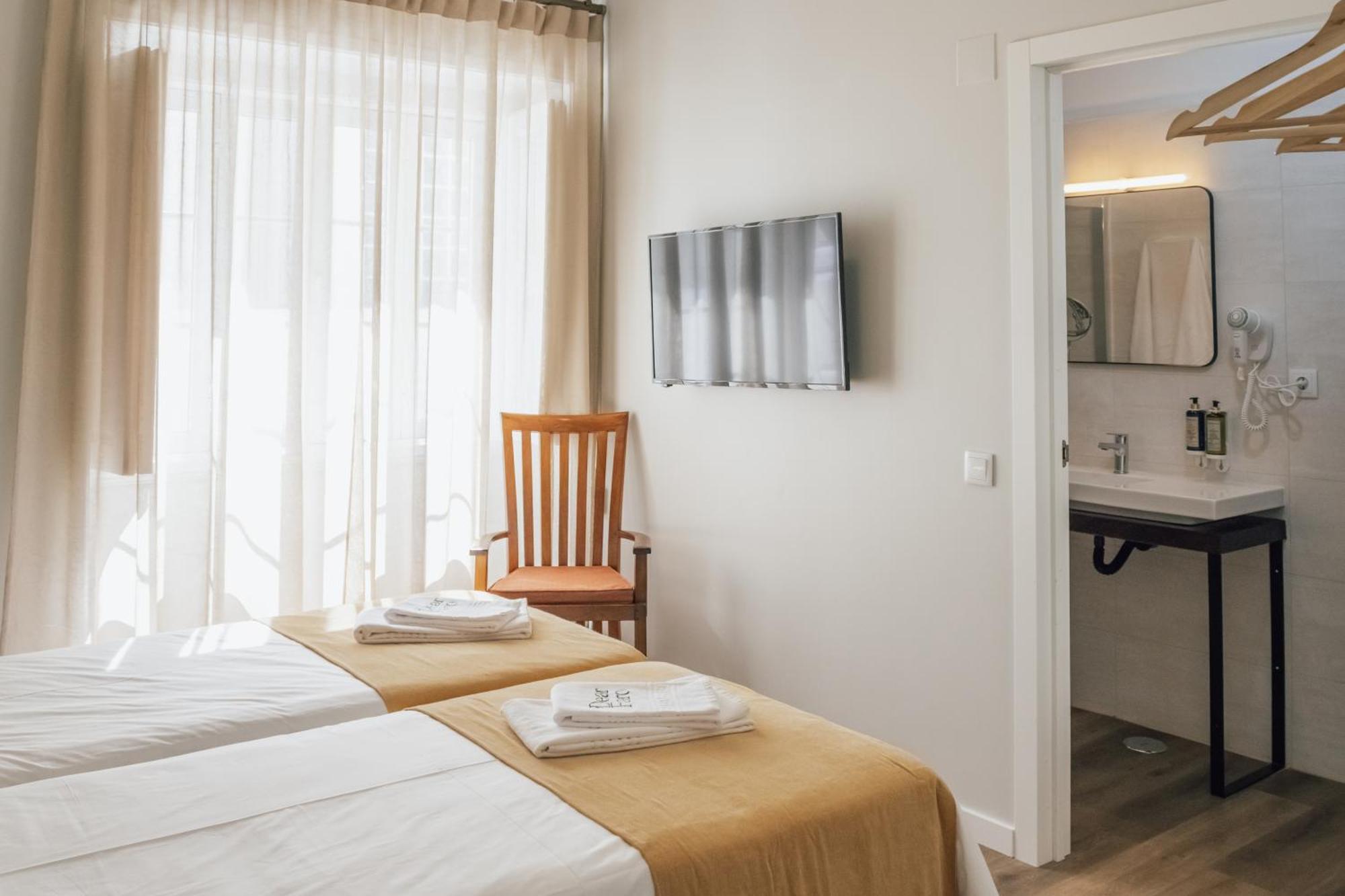 Double or Twin Room Private Bathroom