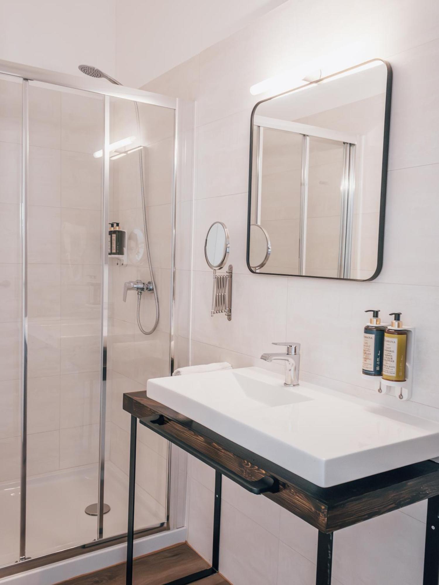 Double or Twin Room Private Bathroom